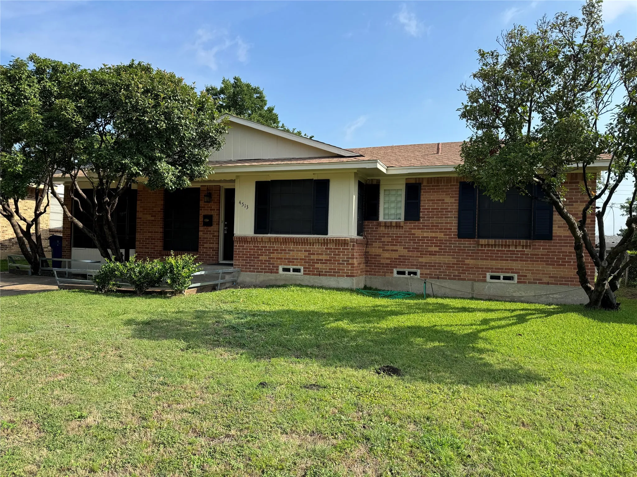 Single Family Residence For Sale in Dallas County , 4513 Lawler Road, Garland, Texas 75042, 3 Bedroom, 1 Bathroom, Garage spaces, 1,384 Sqft, built in 1964, mls#21308067, Real Estate Agent in Garland, Homes For Sale in Dallas county, Homes For Sale in Garland, Realtor in Garland Texas, Real Estate Brokerage Independent Realty Texas, Luminita Cordes Realtor