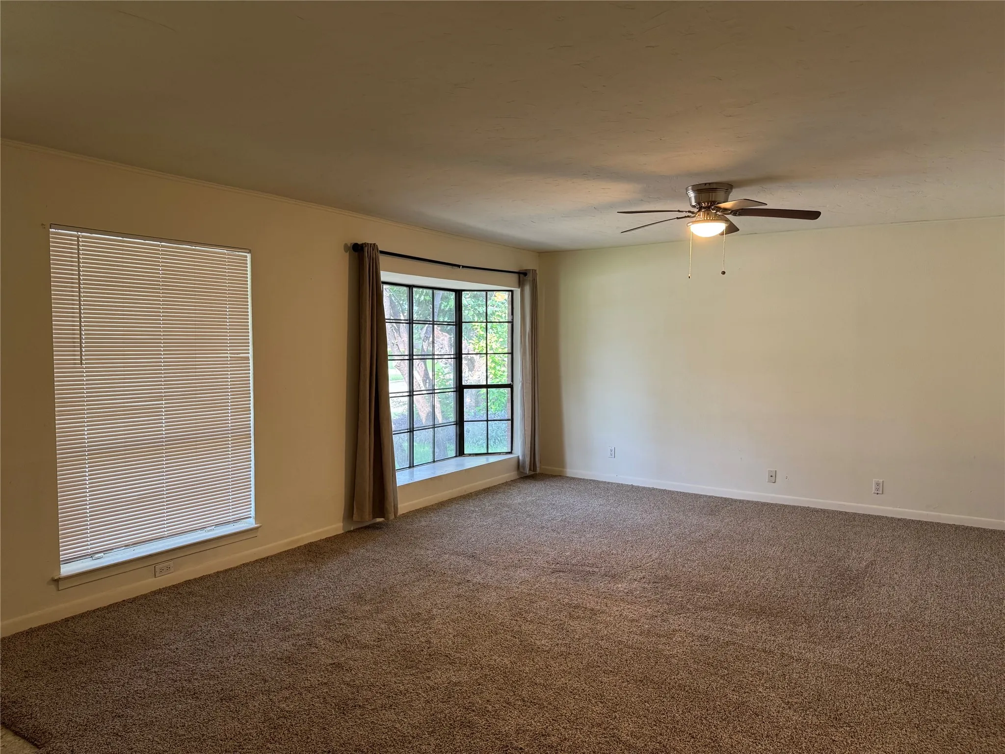 Single Family Residence For Sale in Dallas County , 4513 Lawler Road, Garland, Texas 75042, 3 Bedroom, 1 Bathroom, Garage spaces, 1,384 Sqft, built in 1964, mls#21308067, Real Estate Agent in Garland, Homes For Sale in Dallas county, Homes For Sale in Garland, Realtor in Garland Texas, Real Estate Brokerage Independent Realty Texas, Luminita Cordes Realtor