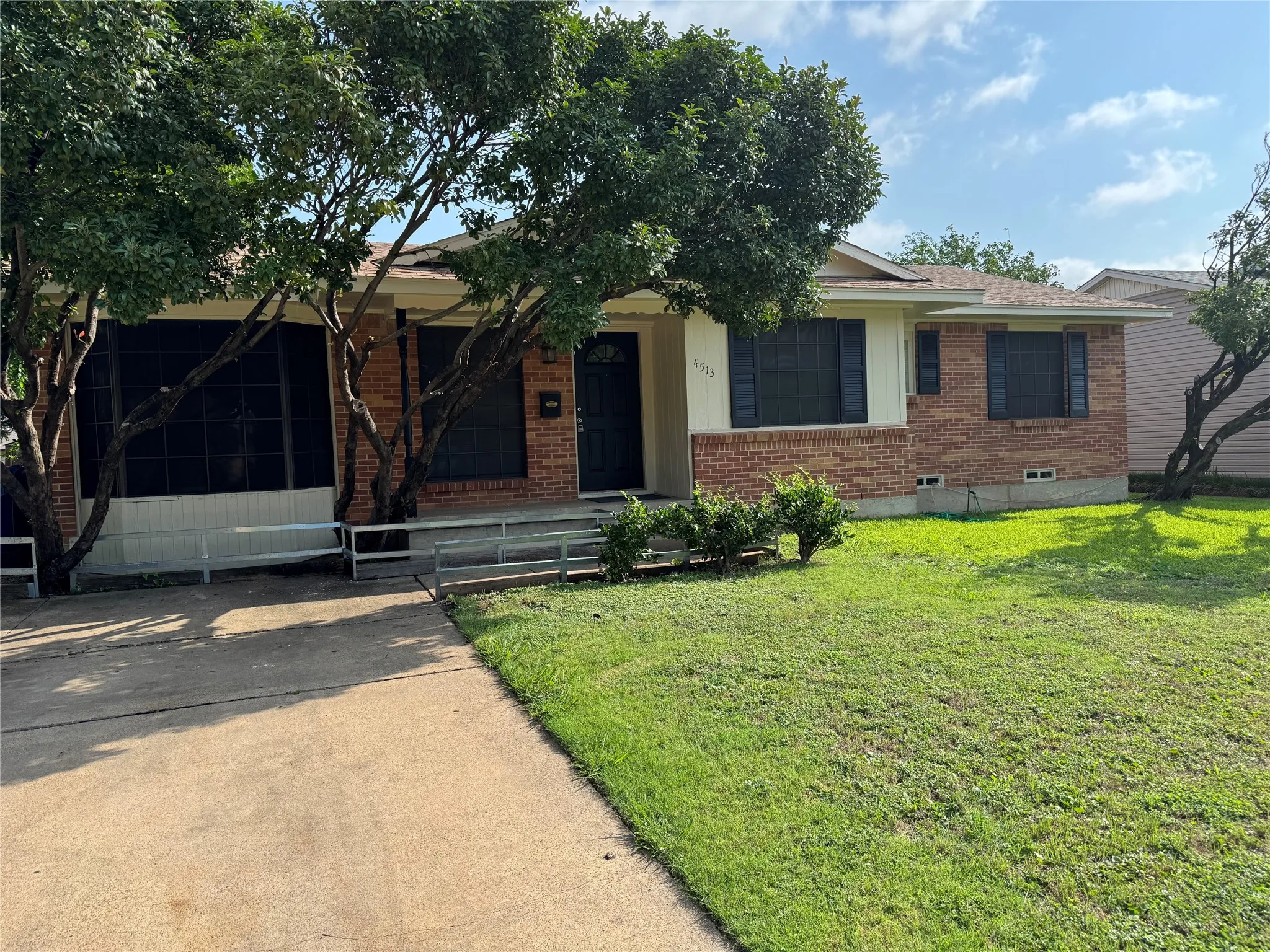 Single Family Residence For Sale in Dallas County , 4513 Lawler Road, Garland, Texas 75042, 3 Bedroom, 1 Bathroom, Garage spaces, 1,384 Sqft, built in 1964, mls#21308067, Real Estate Agent in Garland, Homes For Sale in Dallas county, Homes For Sale in Garland, Realtor in Garland Texas, Real Estate Brokerage Independent Realty Texas, Luminita Cordes Realtor