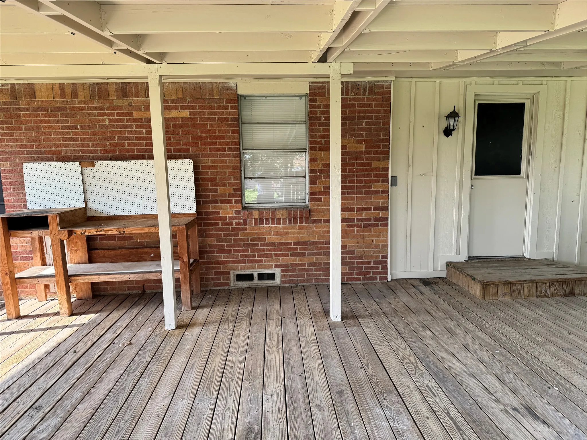 Single Family Residence For Sale in Dallas County , 4513 Lawler Road, Garland, Texas 75042, 3 Bedroom, 1 Bathroom, Garage spaces, 1,384 Sqft, built in 1964, mls#21308067, Real Estate Agent in Garland, Homes For Sale in Dallas county, Homes For Sale in Garland, Realtor in Garland Texas, Real Estate Brokerage Independent Realty Texas, Luminita Cordes Realtor
