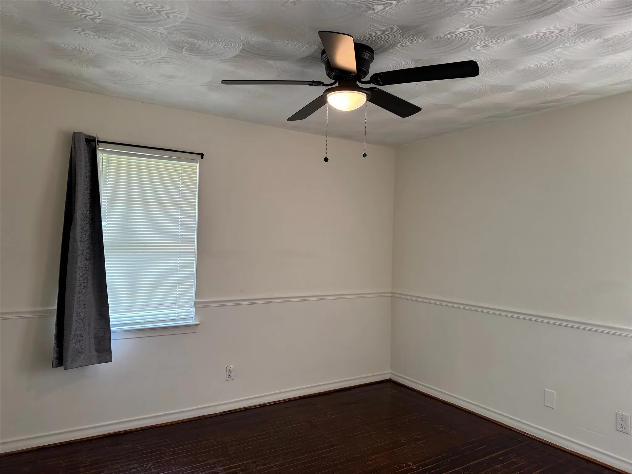 Single Family Residence For Sale in Dallas County , 4513 Lawler Road, Garland, Texas 75042, 3 Bedroom, 1 Bathroom, Garage spaces, 1,384 Sqft, built in 1964, mls#21308067, Real Estate Agent in Garland, Homes For Sale in Dallas county, Homes For Sale in Garland, Realtor in Garland Texas, Real Estate Brokerage Independent Realty Texas, Luminita Cordes Realtor