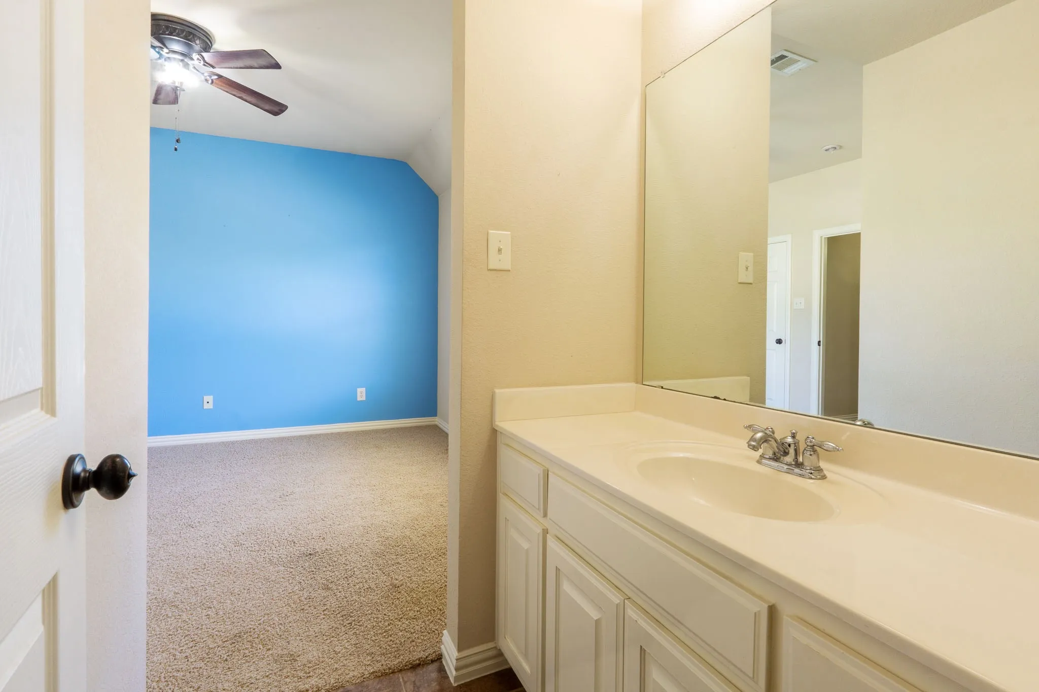 Single Family Residence For Sale in Tarrant County , 923 Wise Street, Keller, Texas 76248, 5 Bedroom, 4 Bathroom, 3 Garage spaces, 4,267 Sqft, built in 2005, mls#21307455, Real Estate Agent in Keller, Homes For Sale in Tarrant county, Homes For Sale in Keller, Realtor in Keller Texas, Real Estate Brokerage Independent Realty Texas, Luminita Cordes Realtor