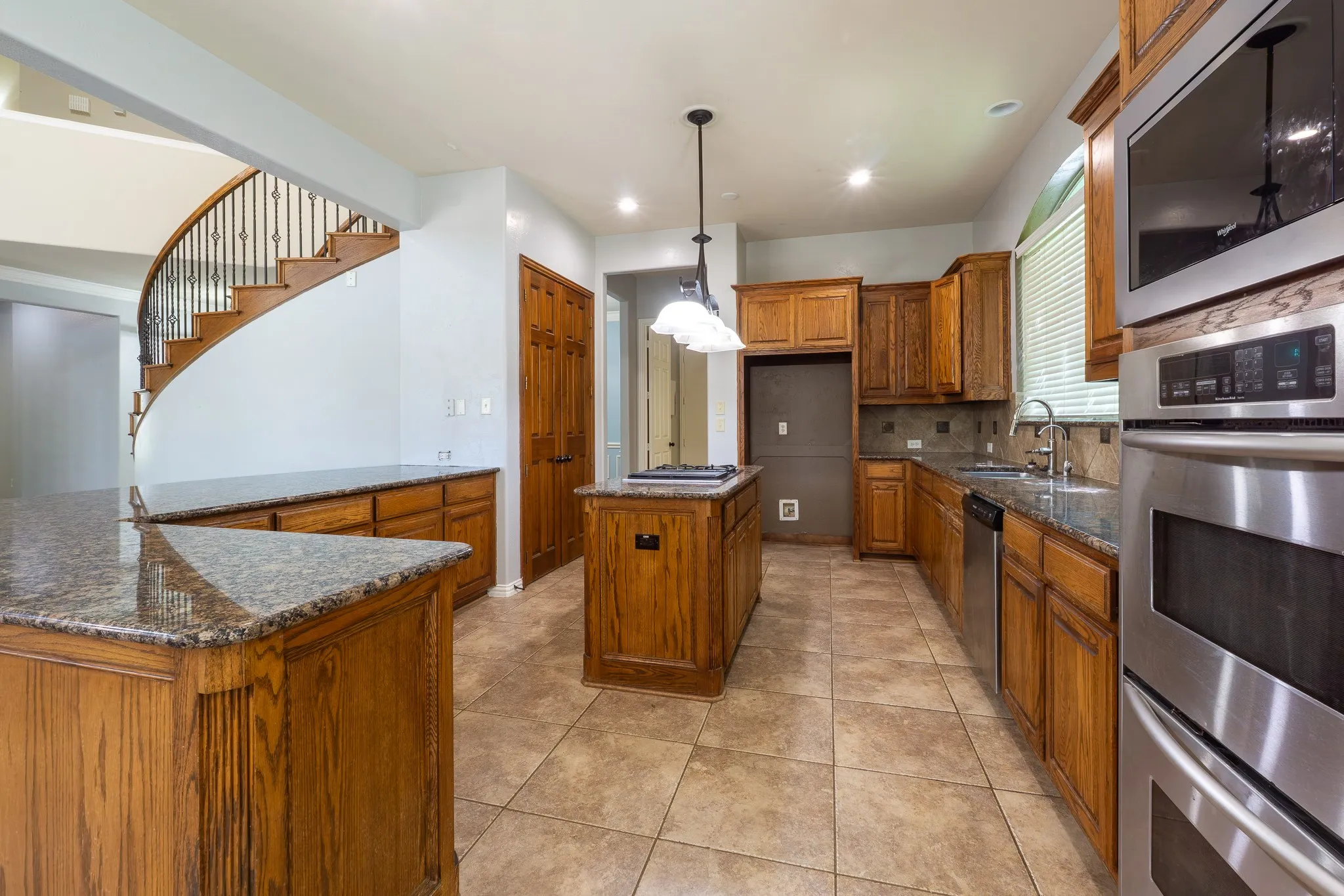 Single Family Residence For Sale in Tarrant County , 923 Wise Street, Keller, Texas 76248, 5 Bedroom, 4 Bathroom, 3 Garage spaces, 4,267 Sqft, built in 2005, mls#21307455, Real Estate Agent in Keller, Homes For Sale in Tarrant county, Homes For Sale in Keller, Realtor in Keller Texas, Real Estate Brokerage Independent Realty Texas, Luminita Cordes Realtor
