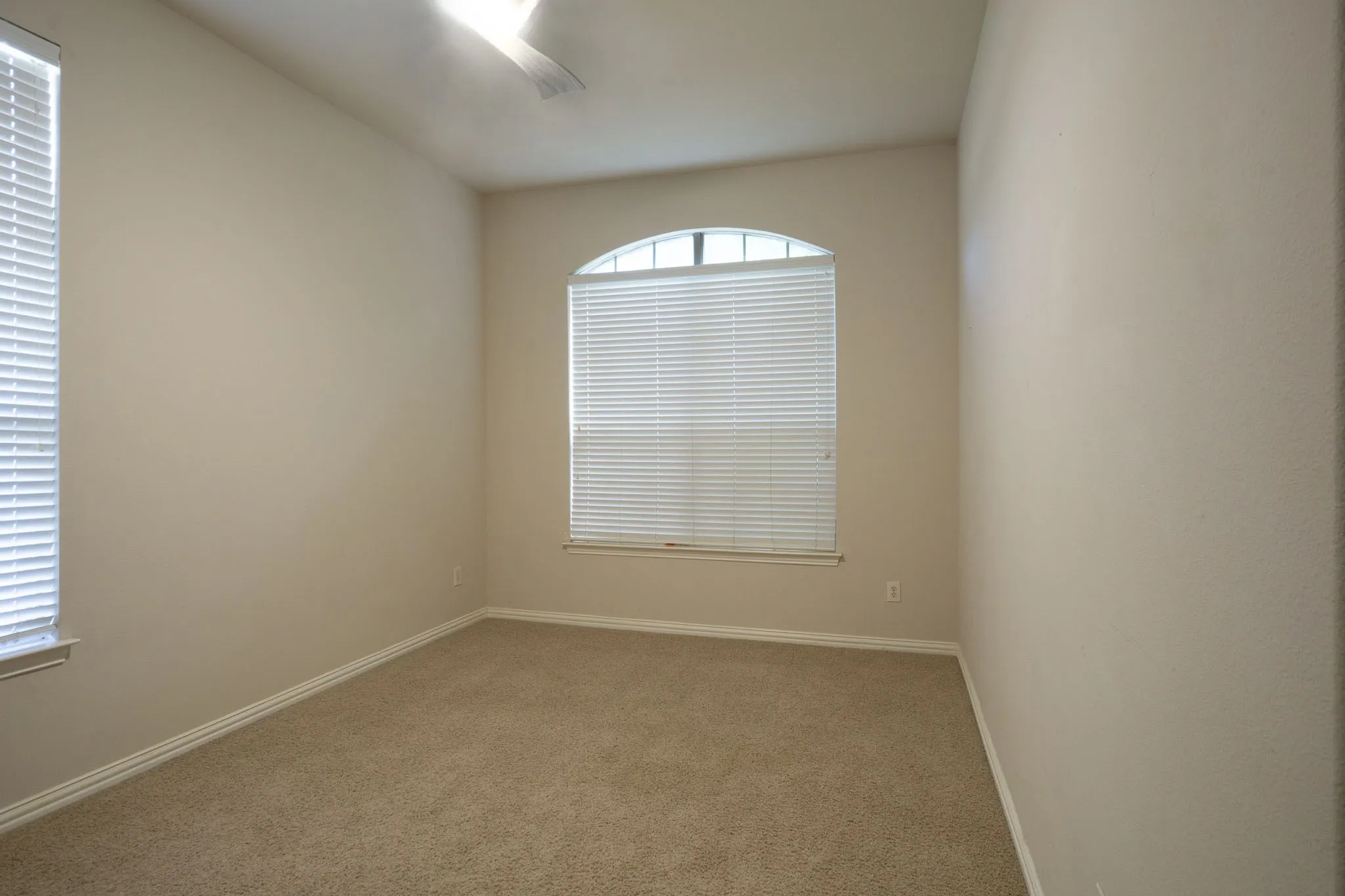 Single Family Residence For Sale in Tarrant County , 923 Wise Street, Keller, Texas 76248, 5 Bedroom, 4 Bathroom, 3 Garage spaces, 4,267 Sqft, built in 2005, mls#21307455, Real Estate Agent in Keller, Homes For Sale in Tarrant county, Homes For Sale in Keller, Realtor in Keller Texas, Real Estate Brokerage Independent Realty Texas, Luminita Cordes Realtor
