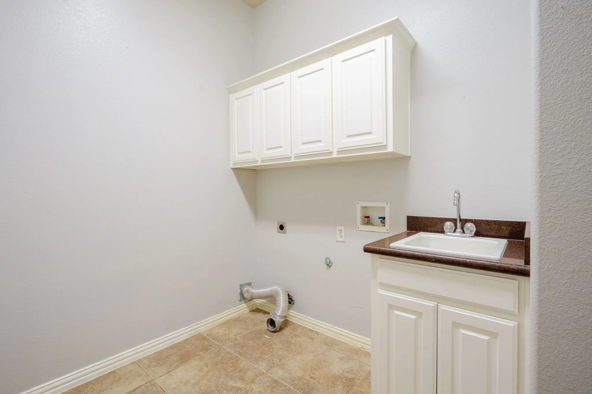 Single Family Residence For Sale in Tarrant County , 923 Wise Street, Keller, Texas 76248, 5 Bedroom, 4 Bathroom, 3 Garage spaces, 4,267 Sqft, built in 2005, mls#21307455, Real Estate Agent in Keller, Homes For Sale in Tarrant county, Homes For Sale in Keller, Realtor in Keller Texas, Real Estate Brokerage Independent Realty Texas, Luminita Cordes Realtor