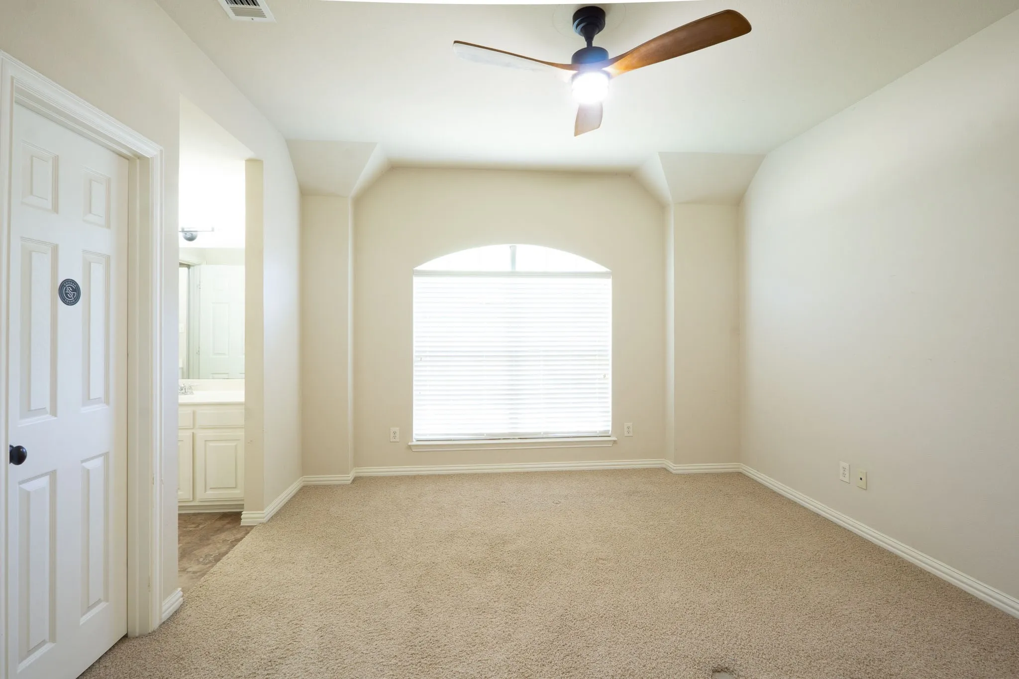 Single Family Residence For Sale in Tarrant County , 923 Wise Street, Keller, Texas 76248, 5 Bedroom, 4 Bathroom, 3 Garage spaces, 4,267 Sqft, built in 2005, mls#21307455, Real Estate Agent in Keller, Homes For Sale in Tarrant county, Homes For Sale in Keller, Realtor in Keller Texas, Real Estate Brokerage Independent Realty Texas, Luminita Cordes Realtor
