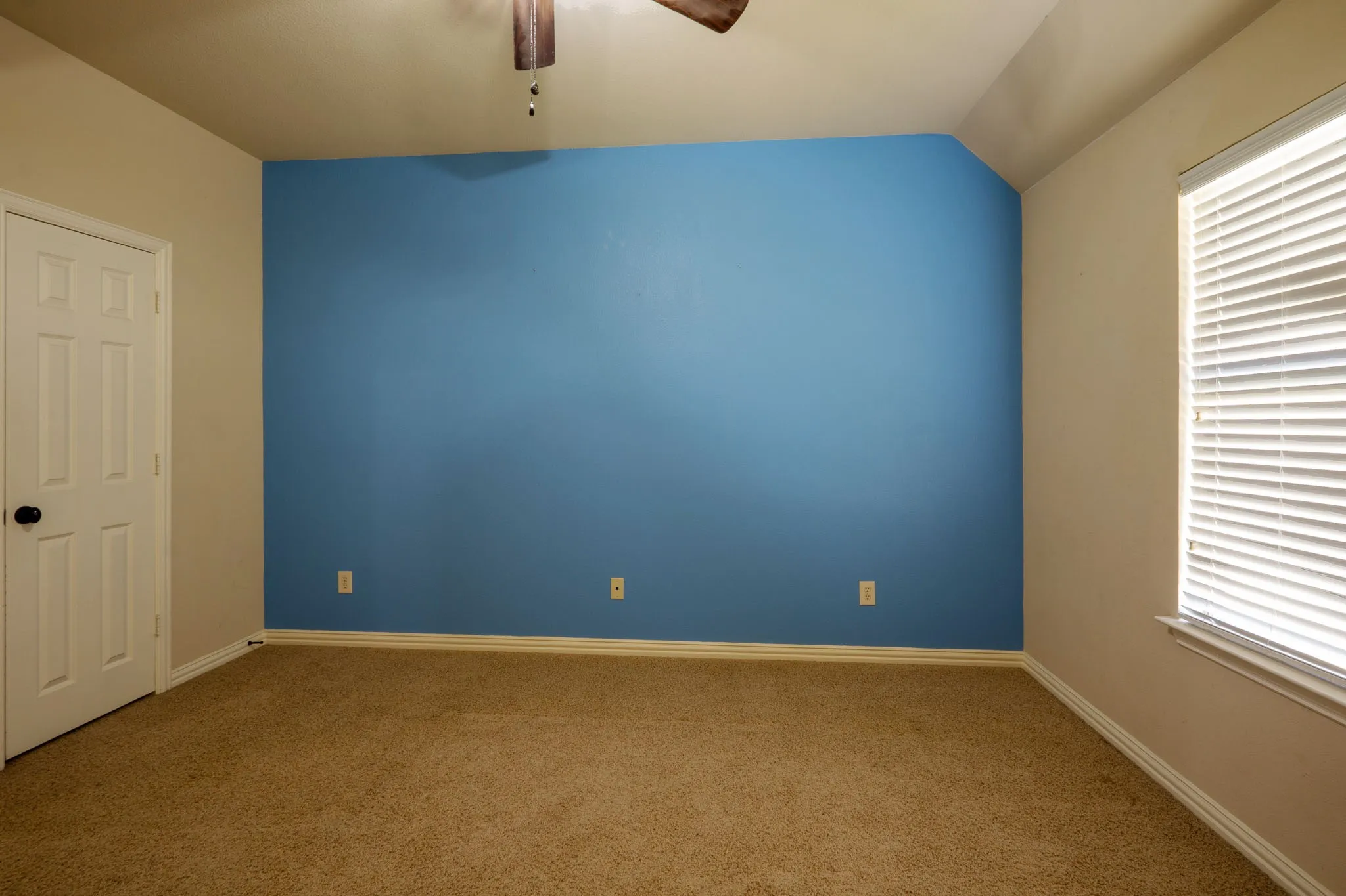 Single Family Residence For Sale in Tarrant County , 923 Wise Street, Keller, Texas 76248, 5 Bedroom, 4 Bathroom, 3 Garage spaces, 4,267 Sqft, built in 2005, mls#21307455, Real Estate Agent in Keller, Homes For Sale in Tarrant county, Homes For Sale in Keller, Realtor in Keller Texas, Real Estate Brokerage Independent Realty Texas, Luminita Cordes Realtor