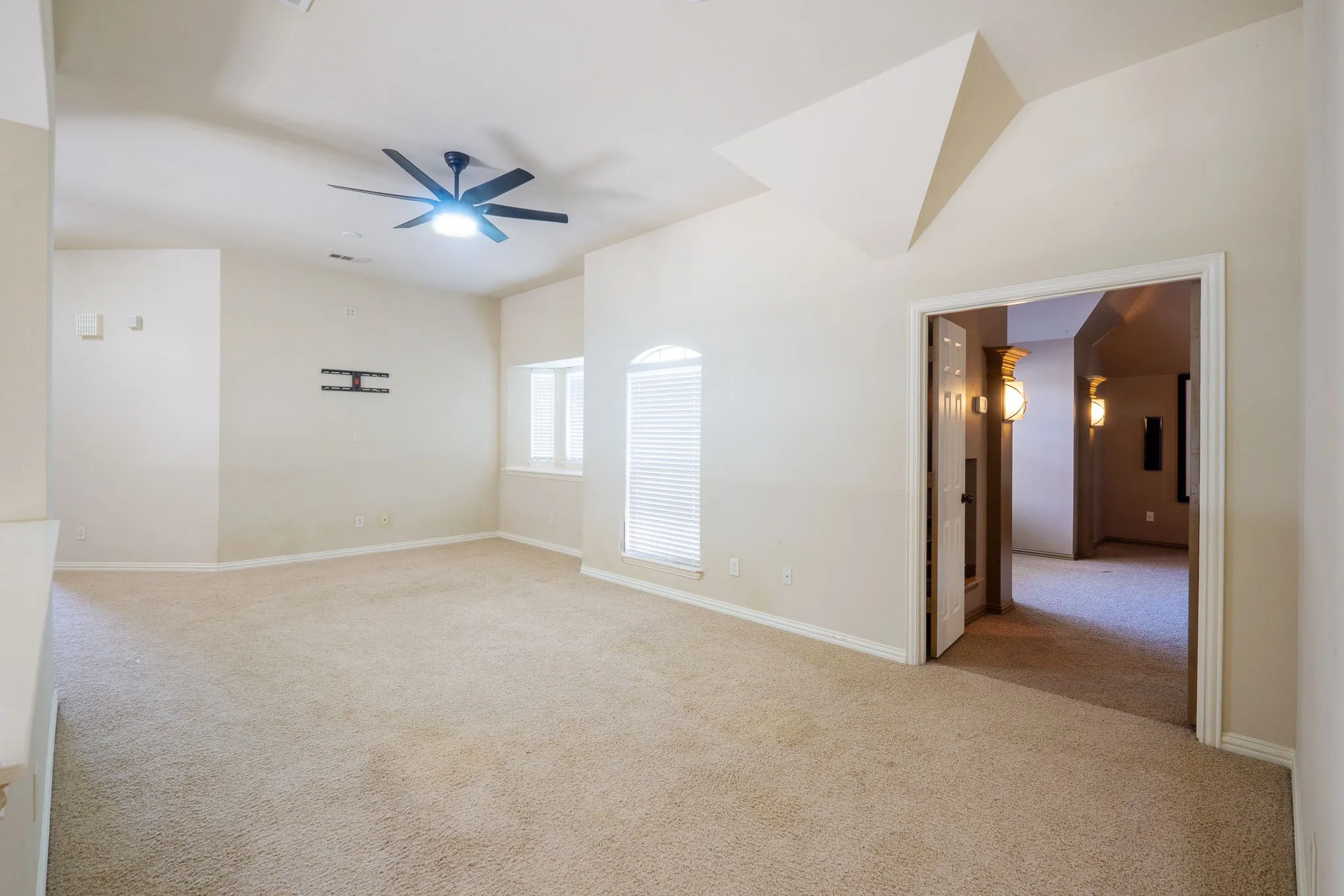 Single Family Residence For Sale in Tarrant County , 923 Wise Street, Keller, Texas 76248, 5 Bedroom, 4 Bathroom, 3 Garage spaces, 4,267 Sqft, built in 2005, mls#21307455, Real Estate Agent in Keller, Homes For Sale in Tarrant county, Homes For Sale in Keller, Realtor in Keller Texas, Real Estate Brokerage Independent Realty Texas, Luminita Cordes Realtor