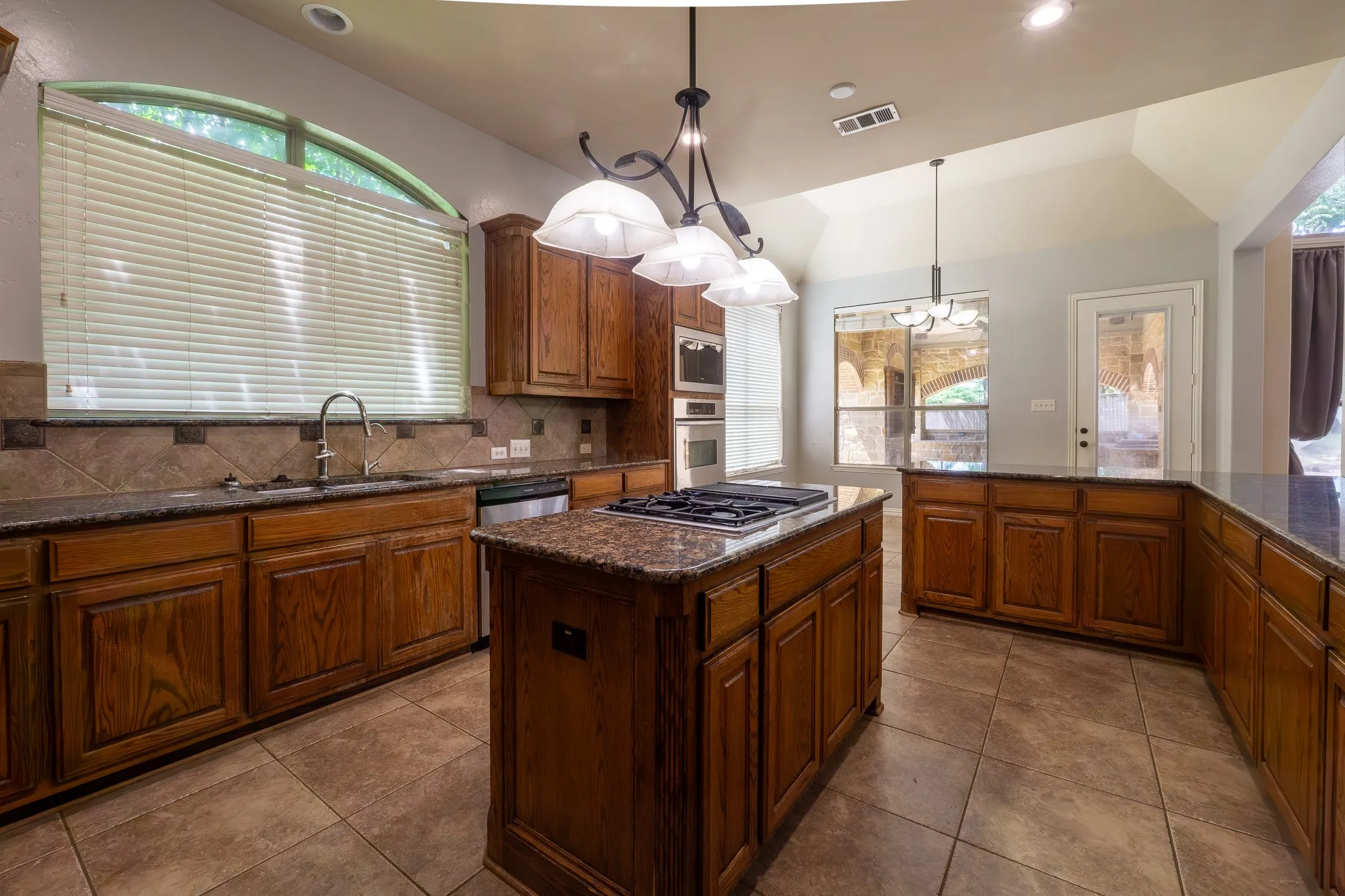 Single Family Residence For Sale in Tarrant County , 923 Wise Street, Keller, Texas 76248, 5 Bedroom, 4 Bathroom, 3 Garage spaces, 4,267 Sqft, built in 2005, mls#21307455, Real Estate Agent in Keller, Homes For Sale in Tarrant county, Homes For Sale in Keller, Realtor in Keller Texas, Real Estate Brokerage Independent Realty Texas, Luminita Cordes Realtor