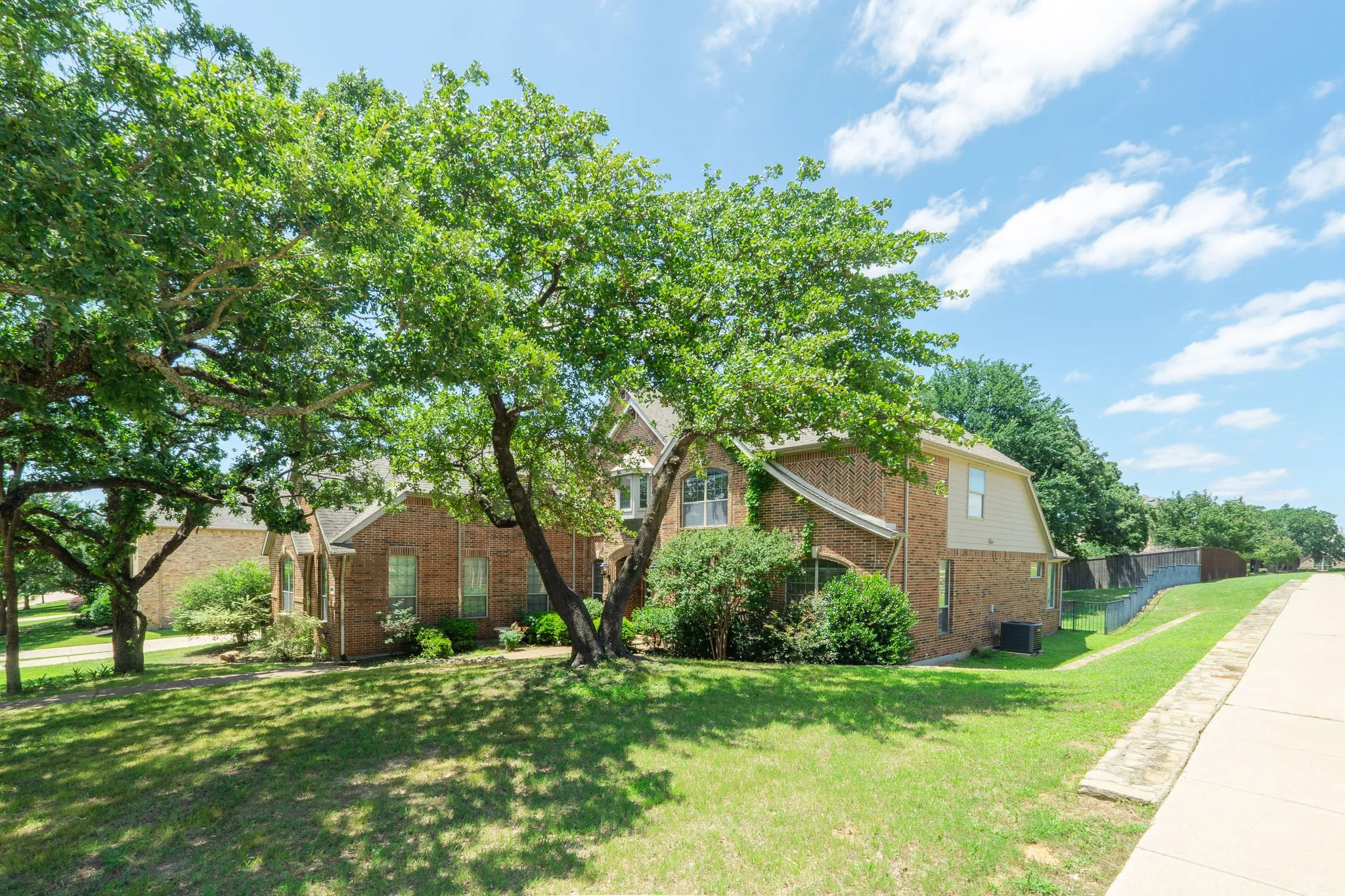 Single Family Residence For Sale in Tarrant County , 923 Wise Street, Keller, Texas 76248, 5 Bedroom, 4 Bathroom, 3 Garage spaces, 4,267 Sqft, built in 2005, mls#21307455, Real Estate Agent in Keller, Homes For Sale in Tarrant county, Homes For Sale in Keller, Realtor in Keller Texas, Real Estate Brokerage Independent Realty Texas, Luminita Cordes Realtor