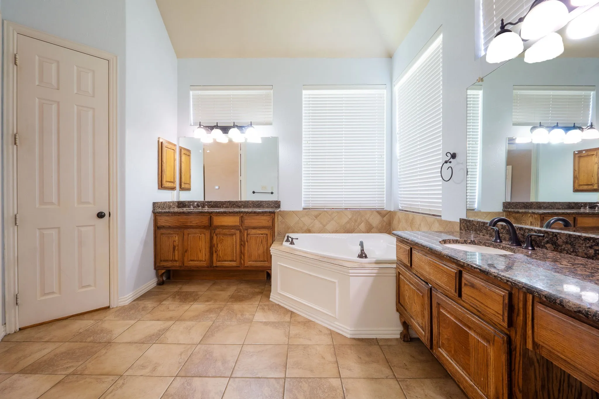 Single Family Residence For Sale in Tarrant County , 923 Wise Street, Keller, Texas 76248, 5 Bedroom, 4 Bathroom, 3 Garage spaces, 4,267 Sqft, built in 2005, mls#21307455, Real Estate Agent in Keller, Homes For Sale in Tarrant county, Homes For Sale in Keller, Realtor in Keller Texas, Real Estate Brokerage Independent Realty Texas, Luminita Cordes Realtor