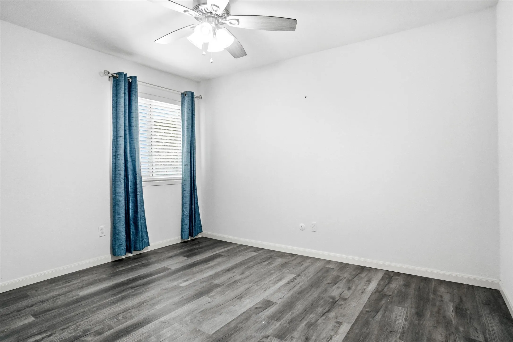 Single Family Residence For Sale in Tarrant County , 3104 Story Lane, Bedford, Texas 76021, 3 Bedroom, 2 Bathroom, 2 Garage spaces, 1,899 Sqft, built in 1977, mls#21284299, Real Estate Agent in Bedford, Homes For Sale in Tarrant county, Homes For Sale in Bedford, Realtor in Bedford Texas, Real Estate Brokerage Independent Realty Texas, Luminita Cordes Realtor