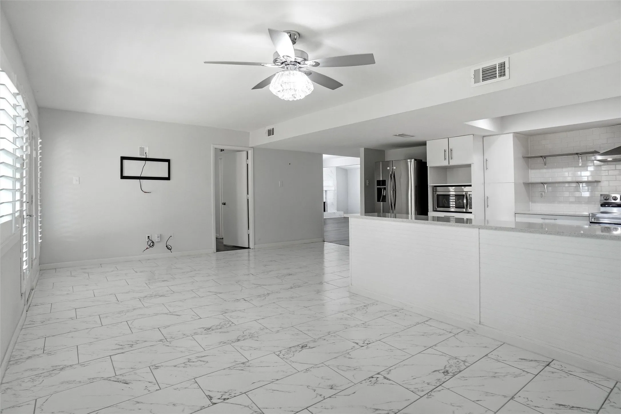Single Family Residence For Sale in Tarrant County , 3104 Story Lane, Bedford, Texas 76021, 3 Bedroom, 2 Bathroom, 2 Garage spaces, 1,899 Sqft, built in 1977, mls#21284299, Real Estate Agent in Bedford, Homes For Sale in Tarrant county, Homes For Sale in Bedford, Realtor in Bedford Texas, Real Estate Brokerage Independent Realty Texas, Luminita Cordes Realtor