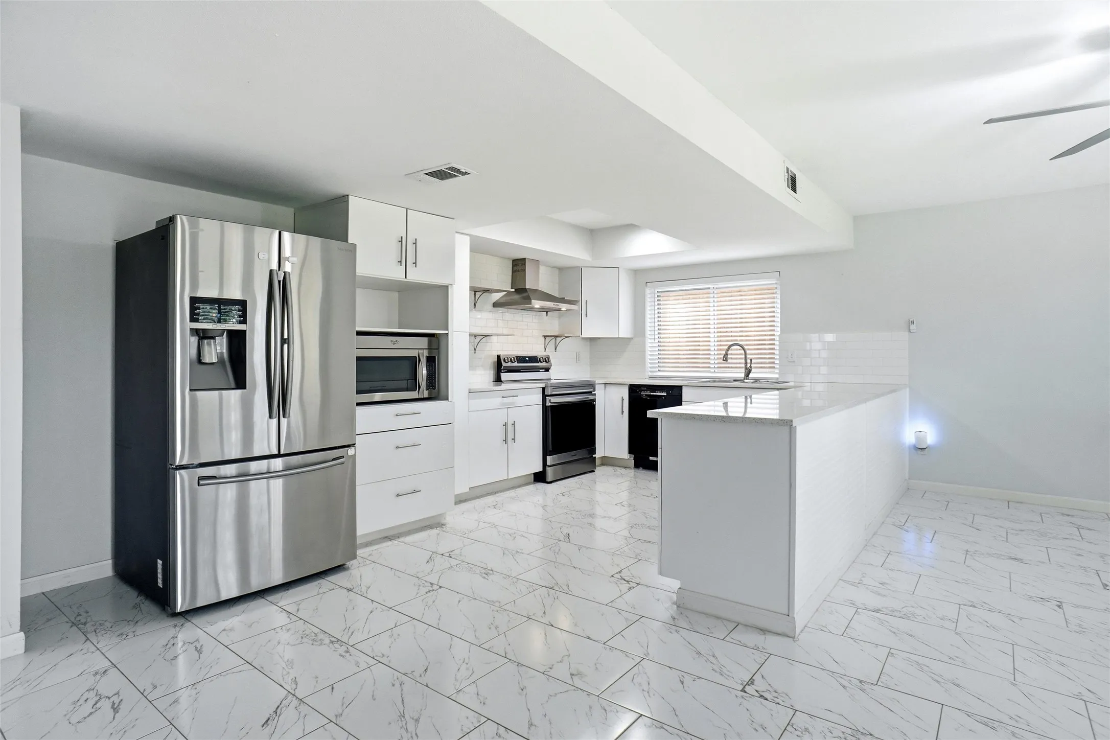 Single Family Residence For Sale in Tarrant County , 3104 Story Lane, Bedford, Texas 76021, 3 Bedroom, 2 Bathroom, 2 Garage spaces, 1,899 Sqft, built in 1977, mls#21284299, Real Estate Agent in Bedford, Homes For Sale in Tarrant county, Homes For Sale in Bedford, Realtor in Bedford Texas, Real Estate Brokerage Independent Realty Texas, Luminita Cordes Realtor
