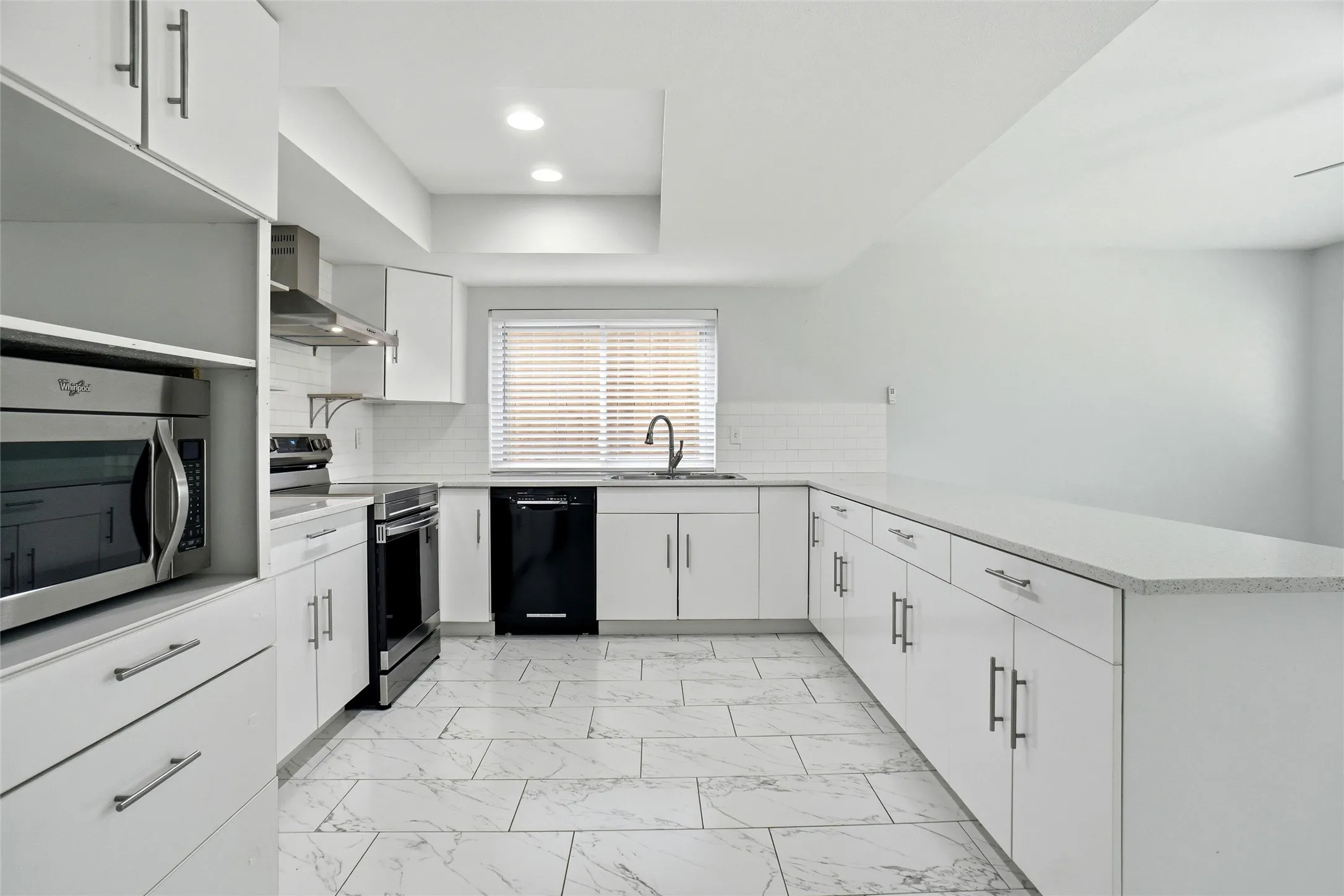 Single Family Residence For Sale in Tarrant County , 3104 Story Lane, Bedford, Texas 76021, 3 Bedroom, 2 Bathroom, 2 Garage spaces, 1,899 Sqft, built in 1977, mls#21284299, Real Estate Agent in Bedford, Homes For Sale in Tarrant county, Homes For Sale in Bedford, Realtor in Bedford Texas, Real Estate Brokerage Independent Realty Texas, Luminita Cordes Realtor