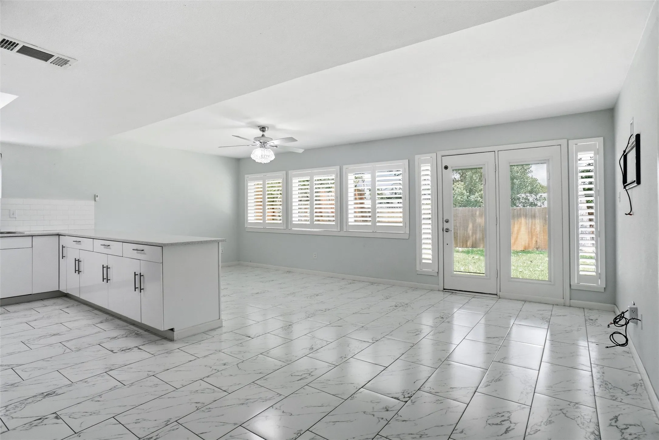 Single Family Residence For Sale in Tarrant County , 3104 Story Lane, Bedford, Texas 76021, 3 Bedroom, 2 Bathroom, 2 Garage spaces, 1,899 Sqft, built in 1977, mls#21284299, Real Estate Agent in Bedford, Homes For Sale in Tarrant county, Homes For Sale in Bedford, Realtor in Bedford Texas, Real Estate Brokerage Independent Realty Texas, Luminita Cordes Realtor