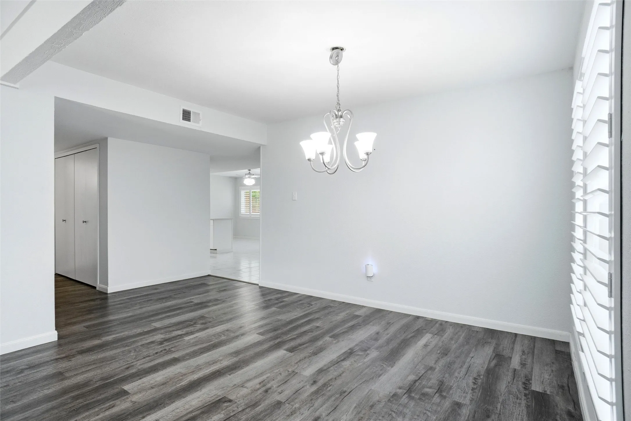 Single Family Residence For Sale in Tarrant County , 3104 Story Lane, Bedford, Texas 76021, 3 Bedroom, 2 Bathroom, 2 Garage spaces, 1,899 Sqft, built in 1977, mls#21284299, Real Estate Agent in Bedford, Homes For Sale in Tarrant county, Homes For Sale in Bedford, Realtor in Bedford Texas, Real Estate Brokerage Independent Realty Texas, Luminita Cordes Realtor