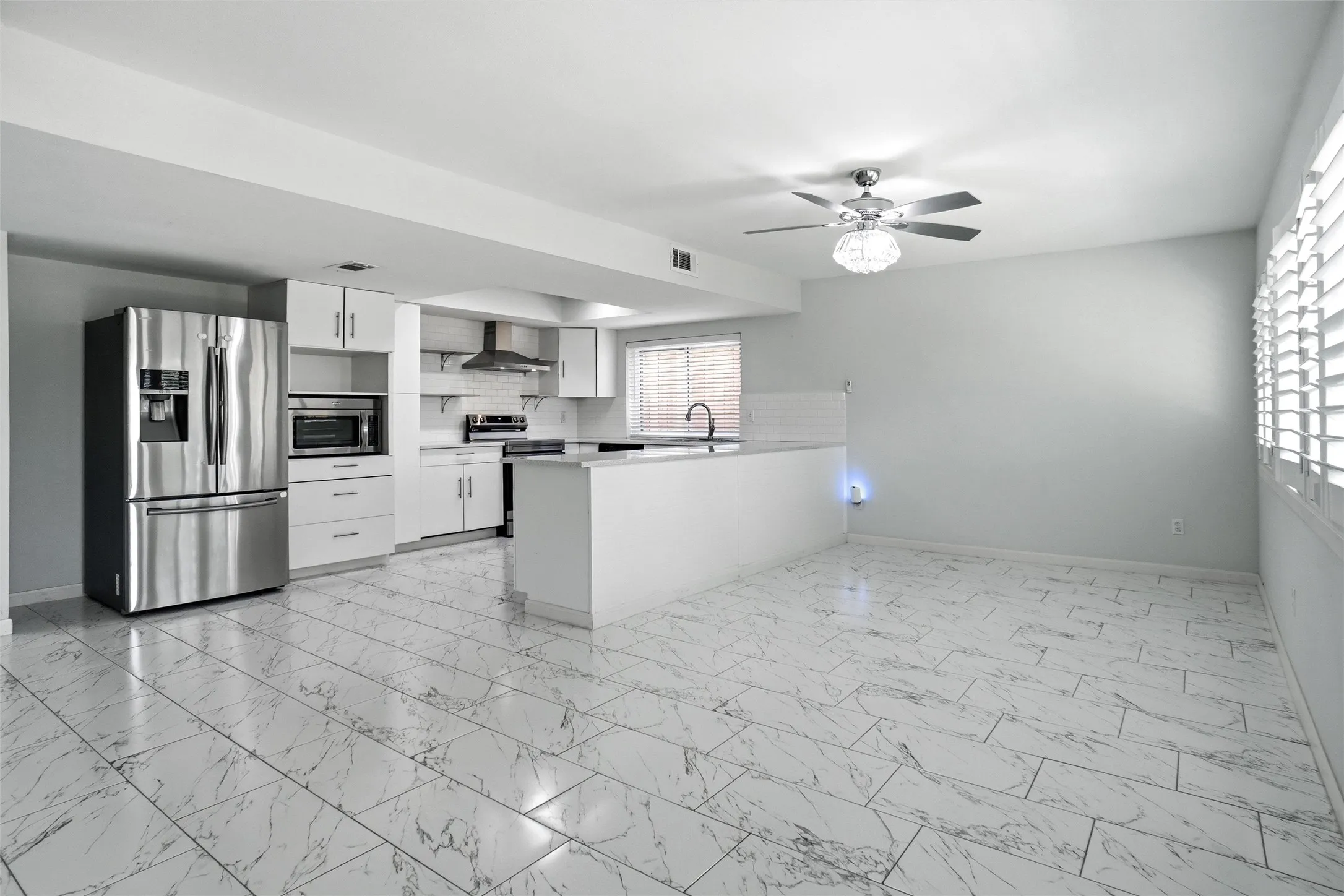 Single Family Residence For Sale in Tarrant County , 3104 Story Lane, Bedford, Texas 76021, 3 Bedroom, 2 Bathroom, 2 Garage spaces, 1,899 Sqft, built in 1977, mls#21284299, Real Estate Agent in Bedford, Homes For Sale in Tarrant county, Homes For Sale in Bedford, Realtor in Bedford Texas, Real Estate Brokerage Independent Realty Texas, Luminita Cordes Realtor