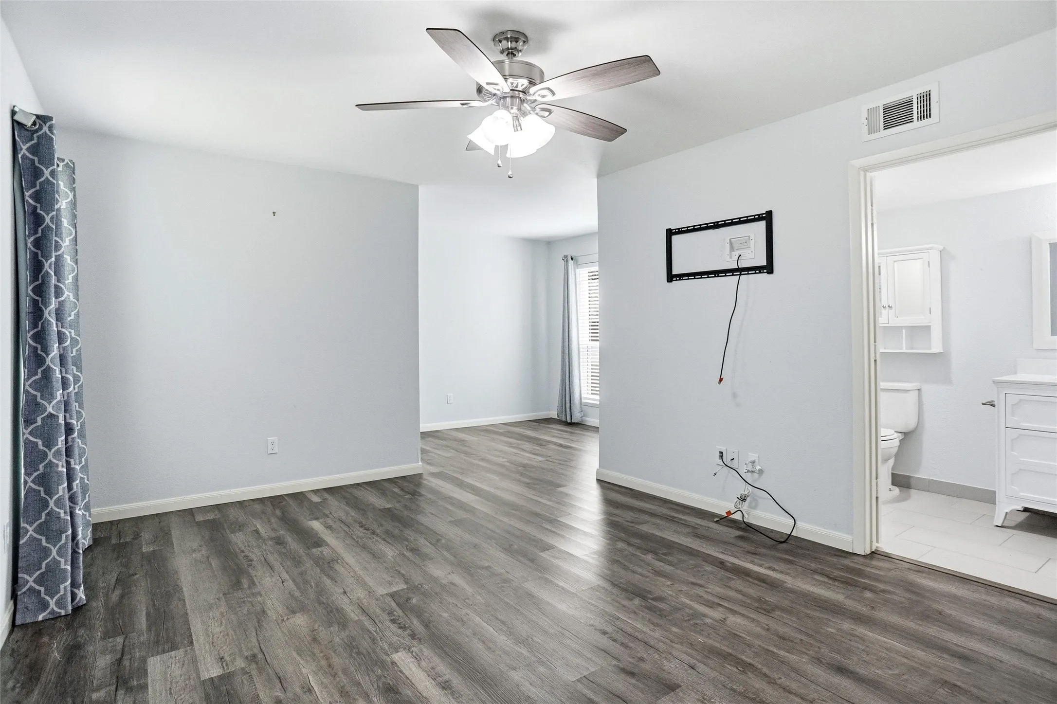 Single Family Residence For Sale in Tarrant County , 3104 Story Lane, Bedford, Texas 76021, 3 Bedroom, 2 Bathroom, 2 Garage spaces, 1,899 Sqft, built in 1977, mls#21284299, Real Estate Agent in Bedford, Homes For Sale in Tarrant county, Homes For Sale in Bedford, Realtor in Bedford Texas, Real Estate Brokerage Independent Realty Texas, Luminita Cordes Realtor