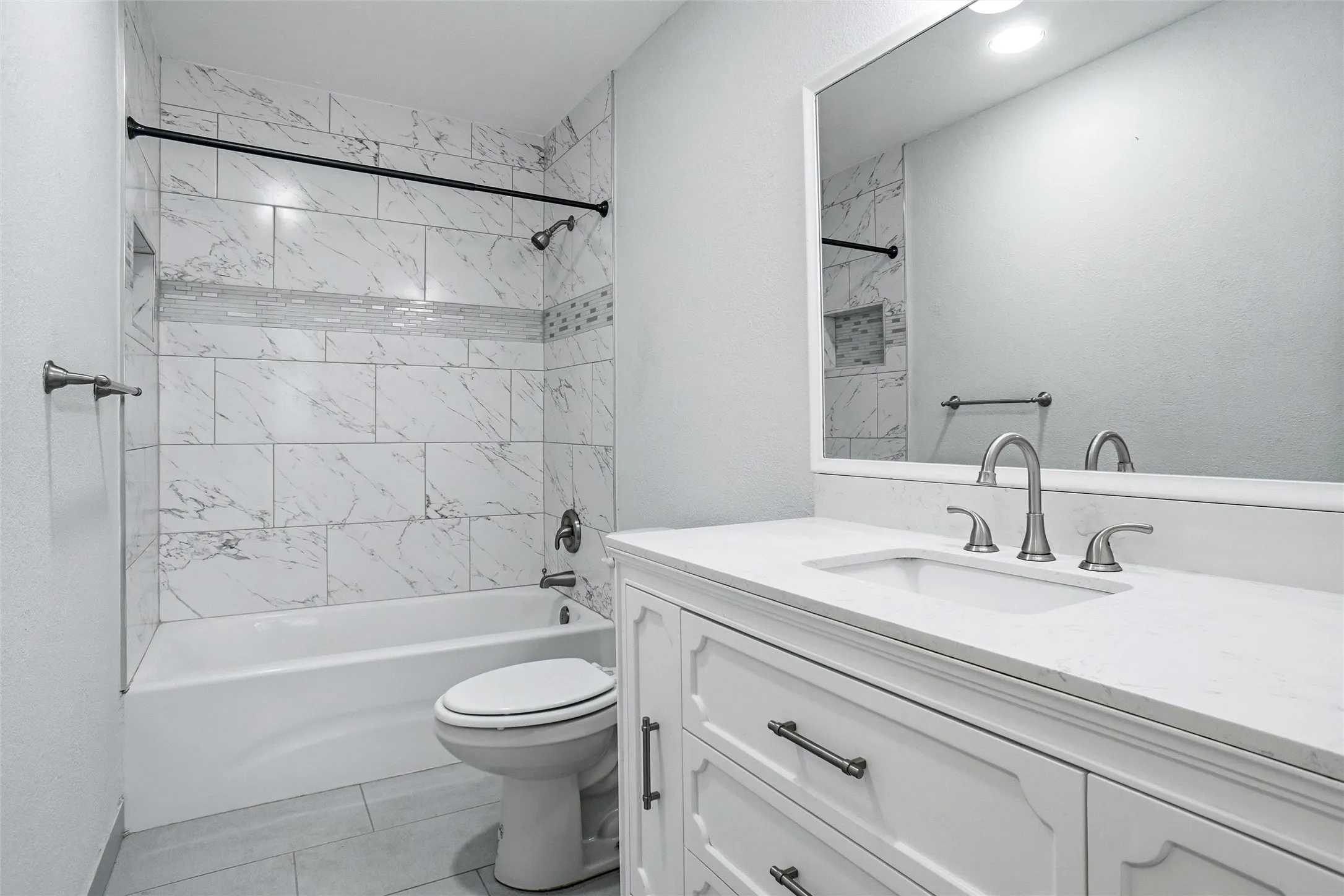 Single Family Residence For Sale in Tarrant County , 3104 Story Lane, Bedford, Texas 76021, 3 Bedroom, 2 Bathroom, 2 Garage spaces, 1,899 Sqft, built in 1977, mls#21284299, Real Estate Agent in Bedford, Homes For Sale in Tarrant county, Homes For Sale in Bedford, Realtor in Bedford Texas, Real Estate Brokerage Independent Realty Texas, Luminita Cordes Realtor