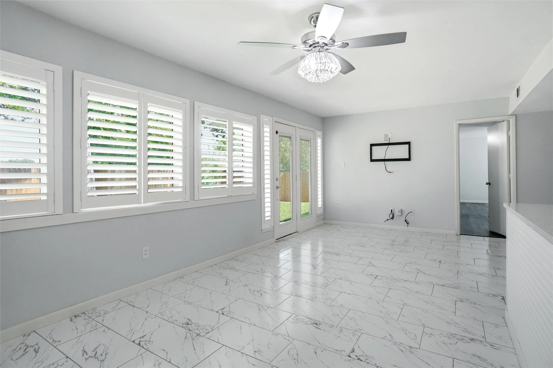 Single Family Residence For Sale in Tarrant County , 3104 Story Lane, Bedford, Texas 76021, 3 Bedroom, 2 Bathroom, 2 Garage spaces, 1,899 Sqft, built in 1977, mls#21284299, Real Estate Agent in Bedford, Homes For Sale in Tarrant county, Homes For Sale in Bedford, Realtor in Bedford Texas, Real Estate Brokerage Independent Realty Texas, Luminita Cordes Realtor