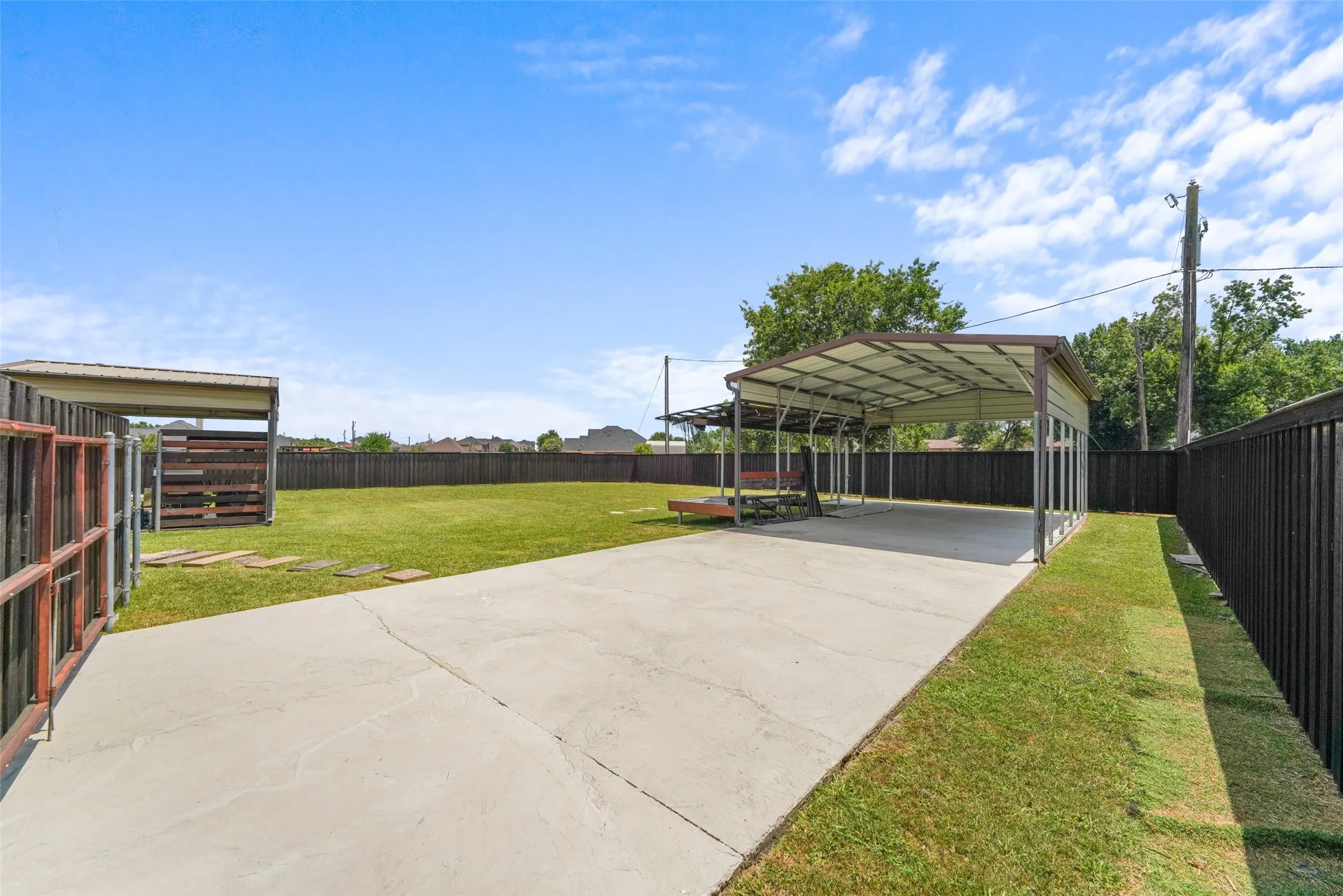 Single Family Residence For Sale in Kaufman County , 412 Kings Creek Drive, Terrell, Texas 75161, 3 Bedroom, 2 Bathroom, 2 Garage spaces, 1,957 Sqft, built in 2004, mls#21308084, Real Estate Agent in Terrell, Homes For Sale in Kaufman county, Homes For Sale in Terrell, Realtor in Terrell Texas, Real Estate Brokerage Independent Realty Texas, Luminita Cordes Realtor