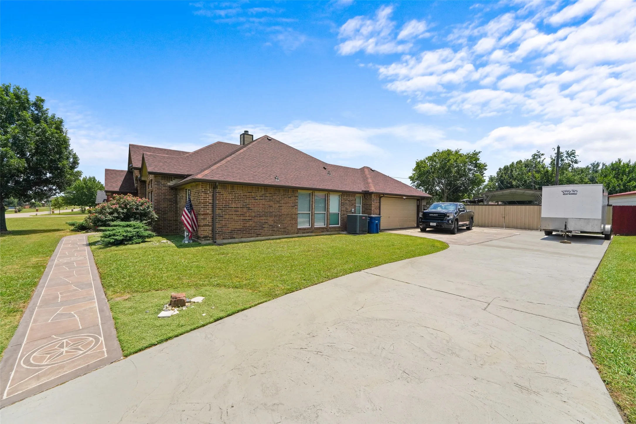 Single Family Residence For Sale in Kaufman County , 412 Kings Creek Drive, Terrell, Texas 75161, 3 Bedroom, 2 Bathroom, 2 Garage spaces, 1,957 Sqft, built in 2004, mls#21308084, Real Estate Agent in Terrell, Homes For Sale in Kaufman county, Homes For Sale in Terrell, Realtor in Terrell Texas, Real Estate Brokerage Independent Realty Texas, Luminita Cordes Realtor