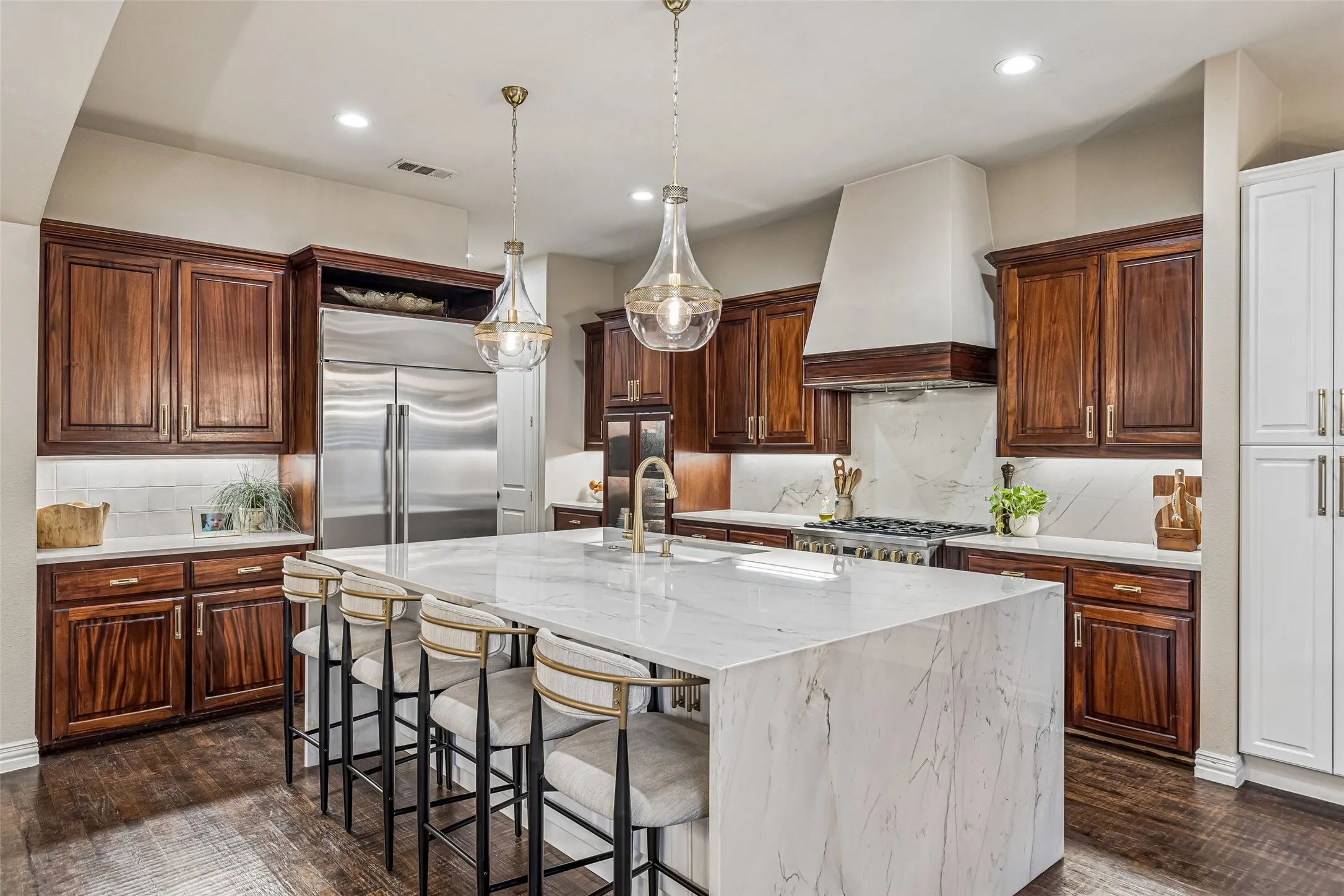 Single Family Residence For Sale in Denton County , 2206 Carrick Drive, Trophy Club, Texas 76262, 5 Bedrooms, 5 Bathrooms, 3 Garage spaces, 4,588 Sqft, built in 2010, Price $1,549,000, mls#21305178, Real Estate Agent in Trophy Club, Homes For Sale in Denton county, Homes For Sale in Trophy Club, Realtor in Trophy Club Texas, Real Estate Brokerage Independent Realty Texas, Luminita Cordes Realtor