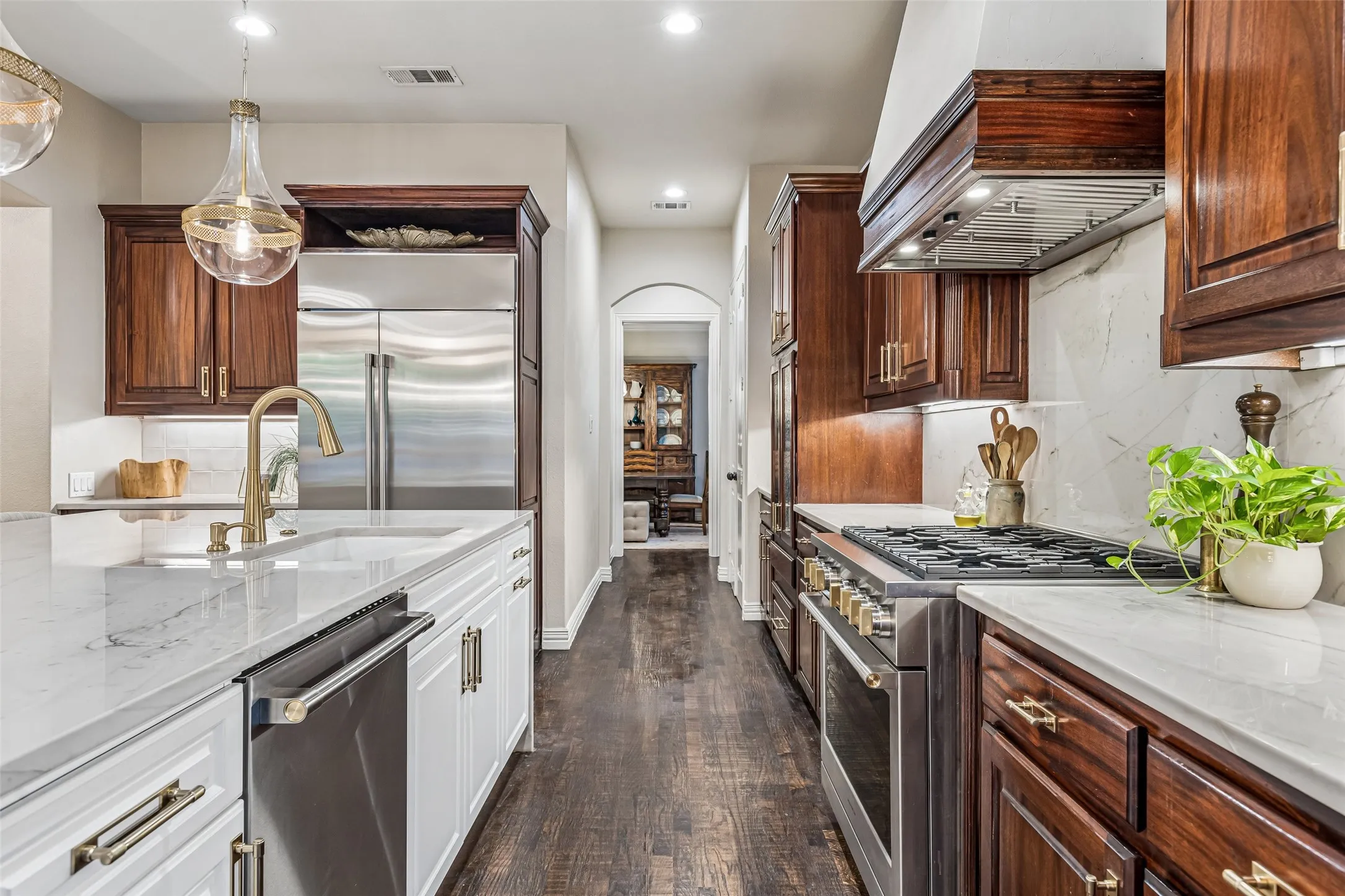Single Family Residence For Sale in Denton County , 2206 Carrick Drive, Trophy Club, Texas 76262, 5 Bedrooms, 5 Bathrooms, 3 Garage spaces, 4,588 Sqft, built in 2010, Price $1,549,000, mls#21305178, Real Estate Agent in Trophy Club, Homes For Sale in Denton county, Homes For Sale in Trophy Club, Realtor in Trophy Club Texas, Real Estate Brokerage Independent Realty Texas, Luminita Cordes Realtor