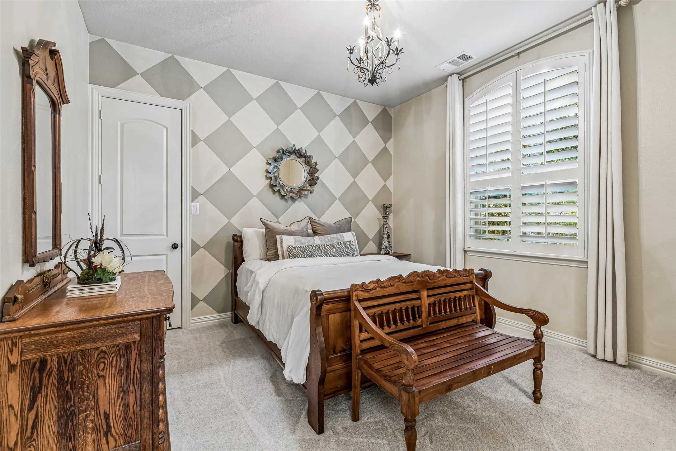 Single Family Residence For Sale in Denton County , 2206 Carrick Drive, Trophy Club, Texas 76262, 5 Bedrooms, 5 Bathrooms, 3 Garage spaces, 4,588 Sqft, built in 2010, Price $1,549,000, mls#21305178, Real Estate Agent in Trophy Club, Homes For Sale in Denton county, Homes For Sale in Trophy Club, Realtor in Trophy Club Texas, Real Estate Brokerage Independent Realty Texas, Luminita Cordes Realtor