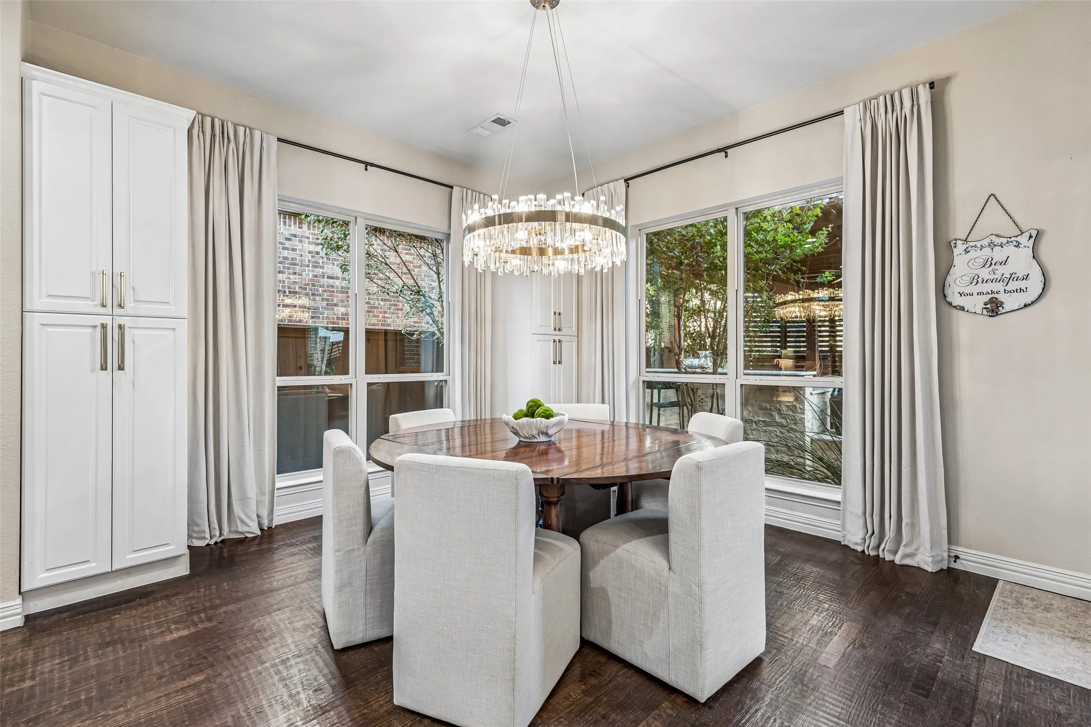 Single Family Residence For Sale in Denton County , 2206 Carrick Drive, Trophy Club, Texas 76262, 5 Bedrooms, 5 Bathrooms, 3 Garage spaces, 4,588 Sqft, built in 2010, Price $1,549,000, mls#21305178, Real Estate Agent in Trophy Club, Homes For Sale in Denton county, Homes For Sale in Trophy Club, Realtor in Trophy Club Texas, Real Estate Brokerage Independent Realty Texas, Luminita Cordes Realtor