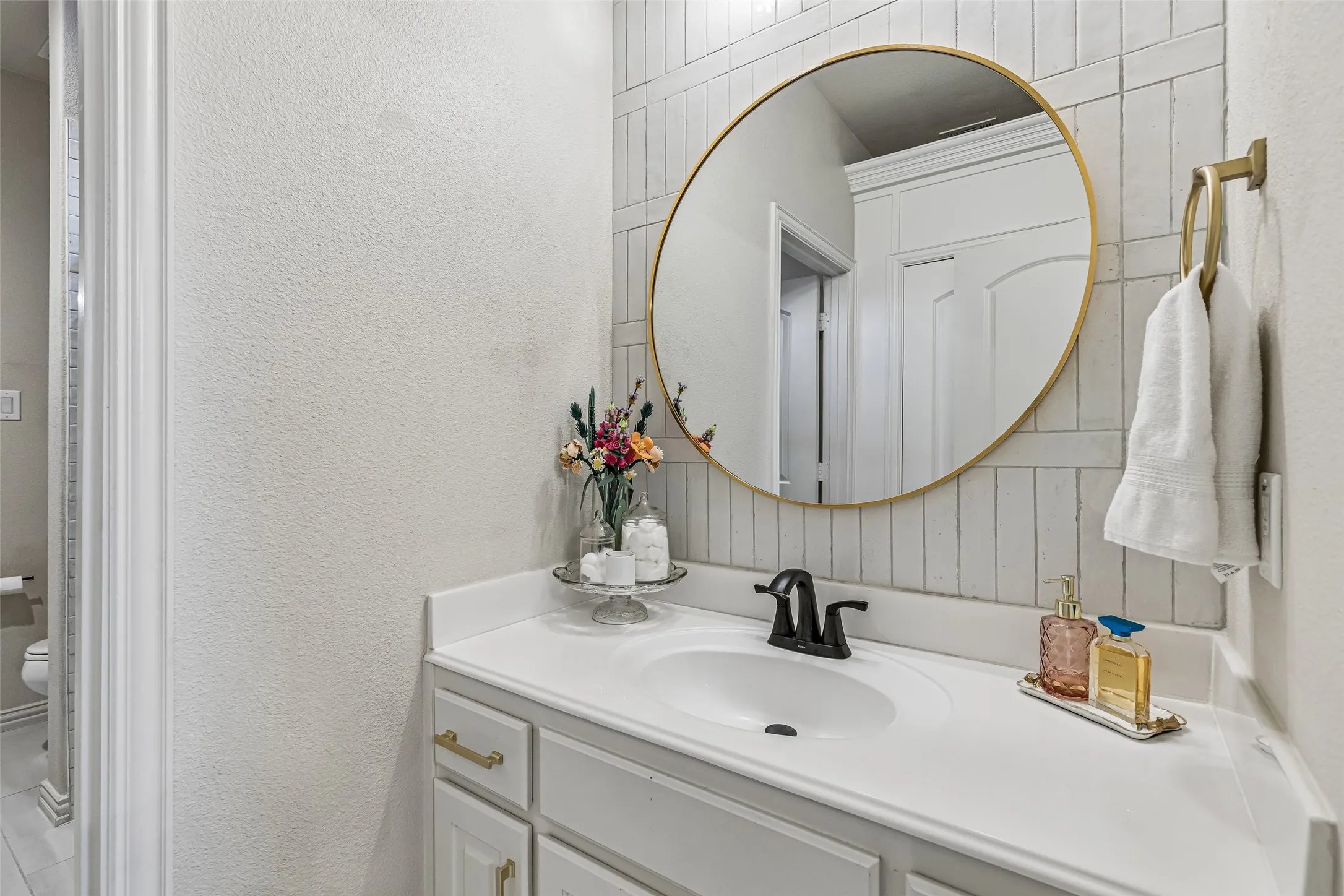 Single Family Residence For Sale in Denton County , 2206 Carrick Drive, Trophy Club, Texas 76262, 5 Bedrooms, 5 Bathrooms, 3 Garage spaces, 4,588 Sqft, built in 2010, Price $1,549,000, mls#21305178, Real Estate Agent in Trophy Club, Homes For Sale in Denton county, Homes For Sale in Trophy Club, Realtor in Trophy Club Texas, Real Estate Brokerage Independent Realty Texas, Luminita Cordes Realtor