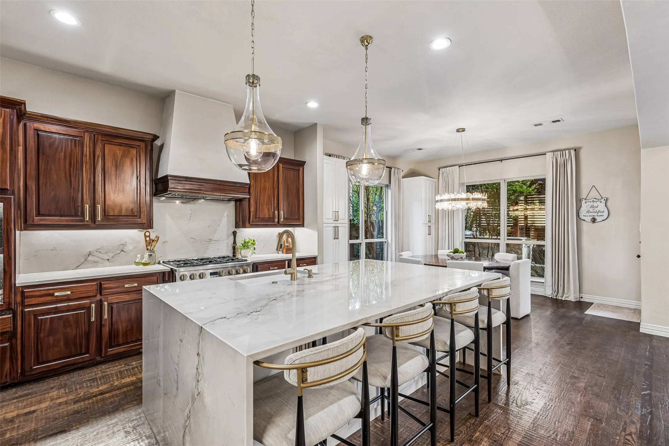 Single Family Residence For Sale in Denton County , 2206 Carrick Drive, Trophy Club, Texas 76262, 5 Bedrooms, 5 Bathrooms, 3 Garage spaces, 4,588 Sqft, built in 2010, Price $1,549,000, mls#21305178, Real Estate Agent in Trophy Club, Homes For Sale in Denton county, Homes For Sale in Trophy Club, Realtor in Trophy Club Texas, Real Estate Brokerage Independent Realty Texas, Luminita Cordes Realtor
