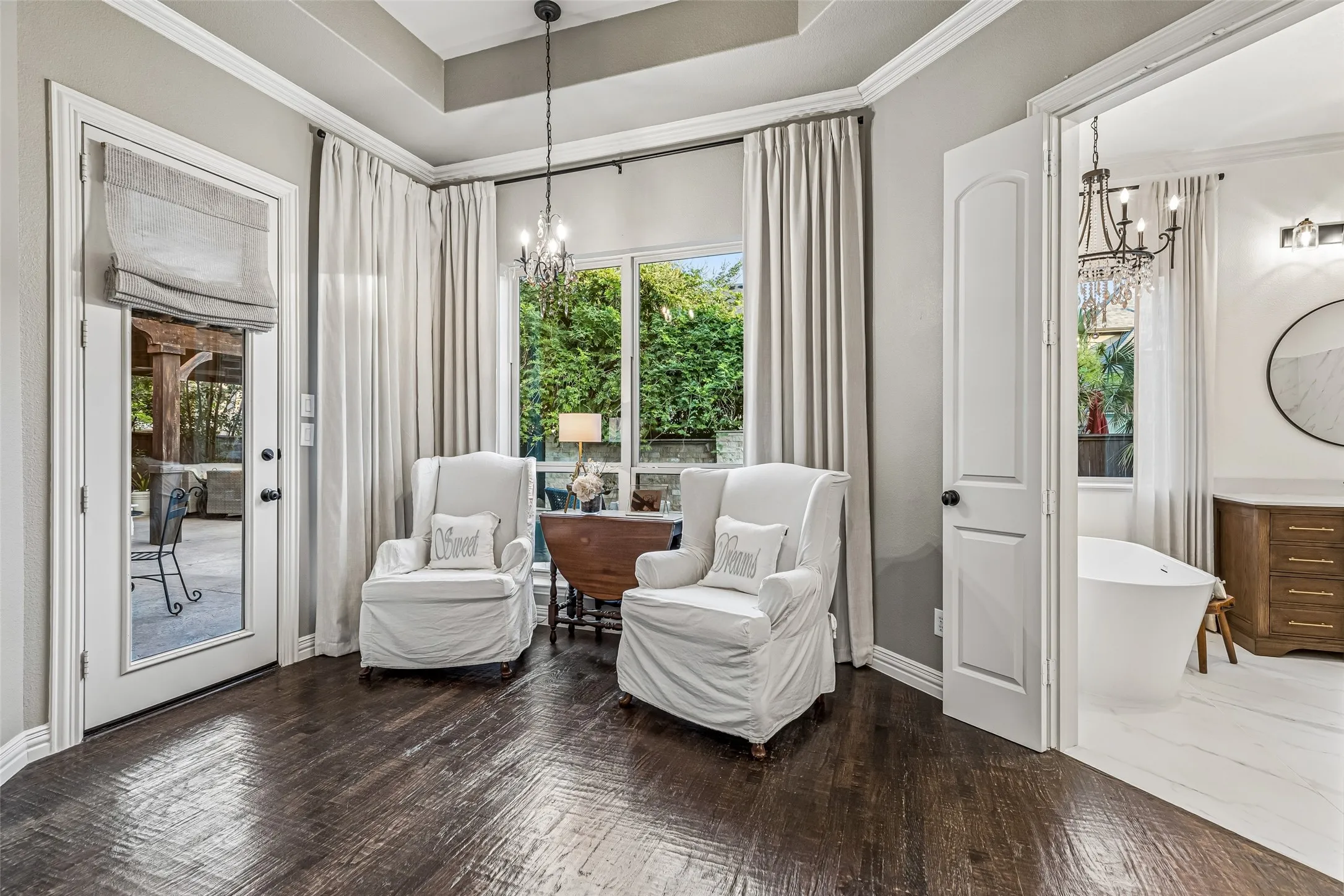 Single Family Residence For Sale in Denton County , 2206 Carrick Drive, Trophy Club, Texas 76262, 5 Bedrooms, 5 Bathrooms, 3 Garage spaces, 4,588 Sqft, built in 2010, Price $1,549,000, mls#21305178, Real Estate Agent in Trophy Club, Homes For Sale in Denton county, Homes For Sale in Trophy Club, Realtor in Trophy Club Texas, Real Estate Brokerage Independent Realty Texas, Luminita Cordes Realtor
