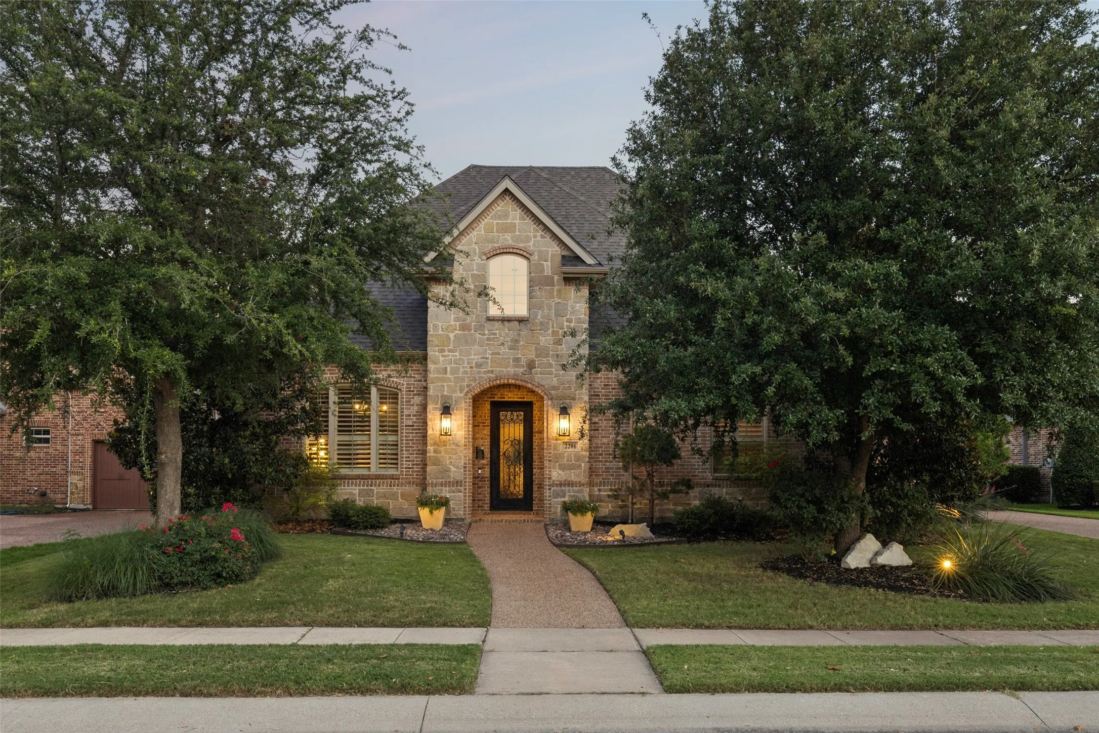 Single Family Residence For Sale in Denton County , 2206 Carrick Drive, Trophy Club, Texas 76262, 5 Bedrooms, 5 Bathrooms, 3 Garage spaces, 4,588 Sqft, built in 2010, Price $1,549,000, mls#21305178, Real Estate Agent in Trophy Club, Homes For Sale in Denton county, Homes For Sale in Trophy Club, Realtor in Trophy Club Texas, Real Estate Brokerage Independent Realty Texas, Luminita Cordes Realtor