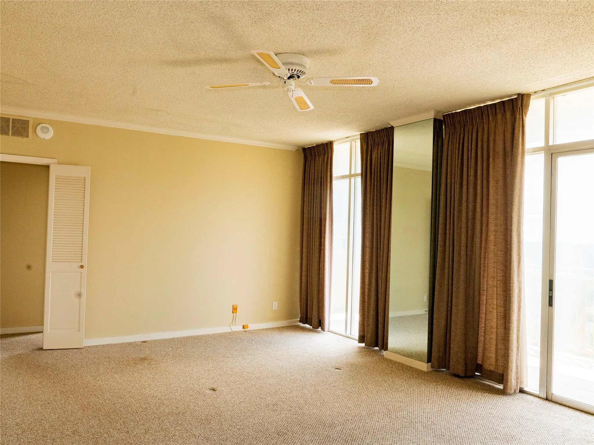 Condominium For Sale in Dallas County , 6211 W Northwest Highway 1501, Dallas, Texas 75225, 3 Bedroom, 2 Bathroom, 2 Garage spaces, 1,673 Sqft, built in 1966, mls#21307974, Real Estate Agent in Dallas, Homes For Sale in Dallas county, Homes For Sale in Dallas, Realtor in Dallas Texas, Real Estate Brokerage Independent Realty Texas, Luminita Cordes Realtor