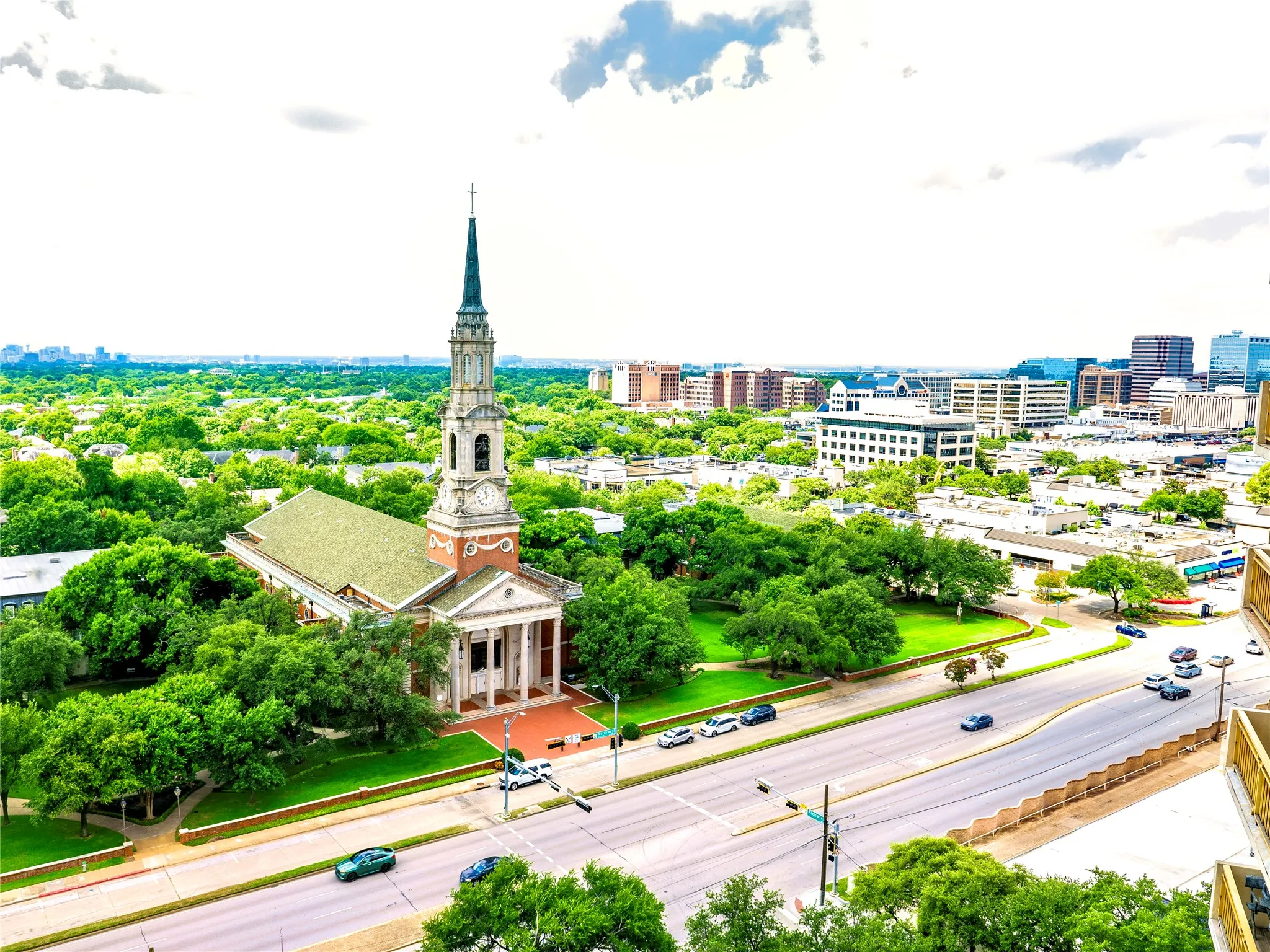 Condominium For Sale in Dallas County , 6211 W Northwest Highway 1501, Dallas, Texas 75225, 3 Bedroom, 2 Bathroom, 2 Garage spaces, 1,673 Sqft, built in 1966, mls#21307974, Real Estate Agent in Dallas, Homes For Sale in Dallas county, Homes For Sale in Dallas, Realtor in Dallas Texas, Real Estate Brokerage Independent Realty Texas, Luminita Cordes Realtor