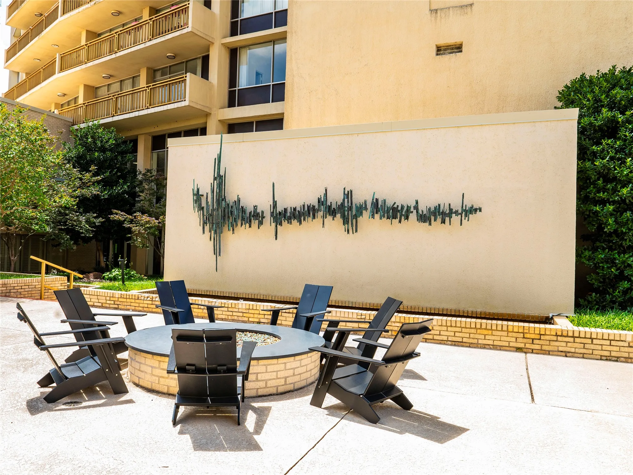 Condominium For Sale in Dallas County , 6211 W Northwest Highway 1501, Dallas, Texas 75225, 3 Bedroom, 2 Bathroom, 2 Garage spaces, 1,673 Sqft, built in 1966, mls#21307974, Real Estate Agent in Dallas, Homes For Sale in Dallas county, Homes For Sale in Dallas, Realtor in Dallas Texas, Real Estate Brokerage Independent Realty Texas, Luminita Cordes Realtor