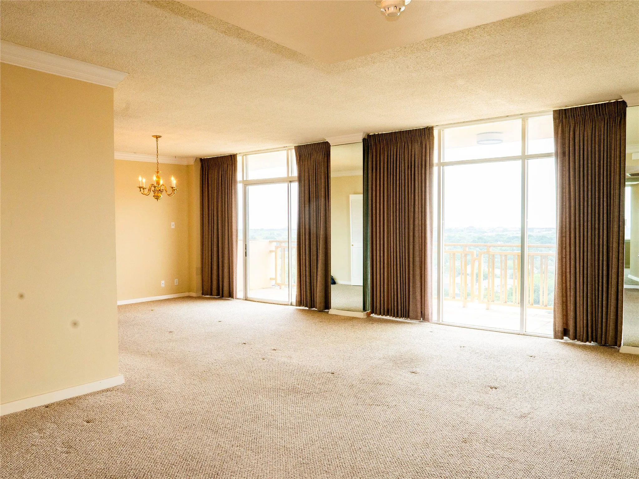 Condominium For Sale in Dallas County , 6211 W Northwest Highway 1501, Dallas, Texas 75225, 3 Bedroom, 2 Bathroom, 2 Garage spaces, 1,673 Sqft, built in 1966, mls#21307974, Real Estate Agent in Dallas, Homes For Sale in Dallas county, Homes For Sale in Dallas, Realtor in Dallas Texas, Real Estate Brokerage Independent Realty Texas, Luminita Cordes Realtor