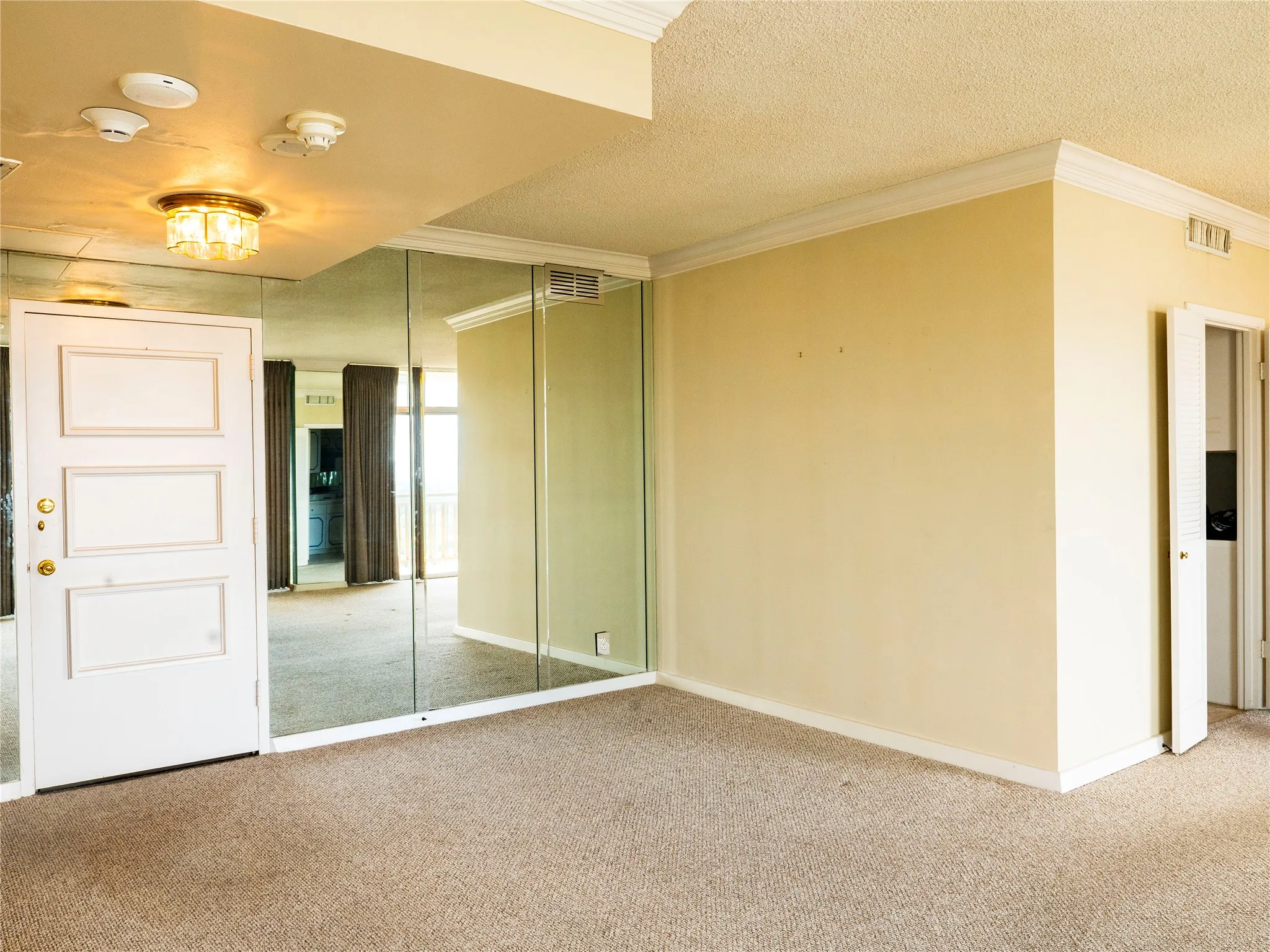 Condominium For Sale in Dallas County , 6211 W Northwest Highway 1501, Dallas, Texas 75225, 3 Bedroom, 2 Bathroom, 2 Garage spaces, 1,673 Sqft, built in 1966, mls#21307974, Real Estate Agent in Dallas, Homes For Sale in Dallas county, Homes For Sale in Dallas, Realtor in Dallas Texas, Real Estate Brokerage Independent Realty Texas, Luminita Cordes Realtor