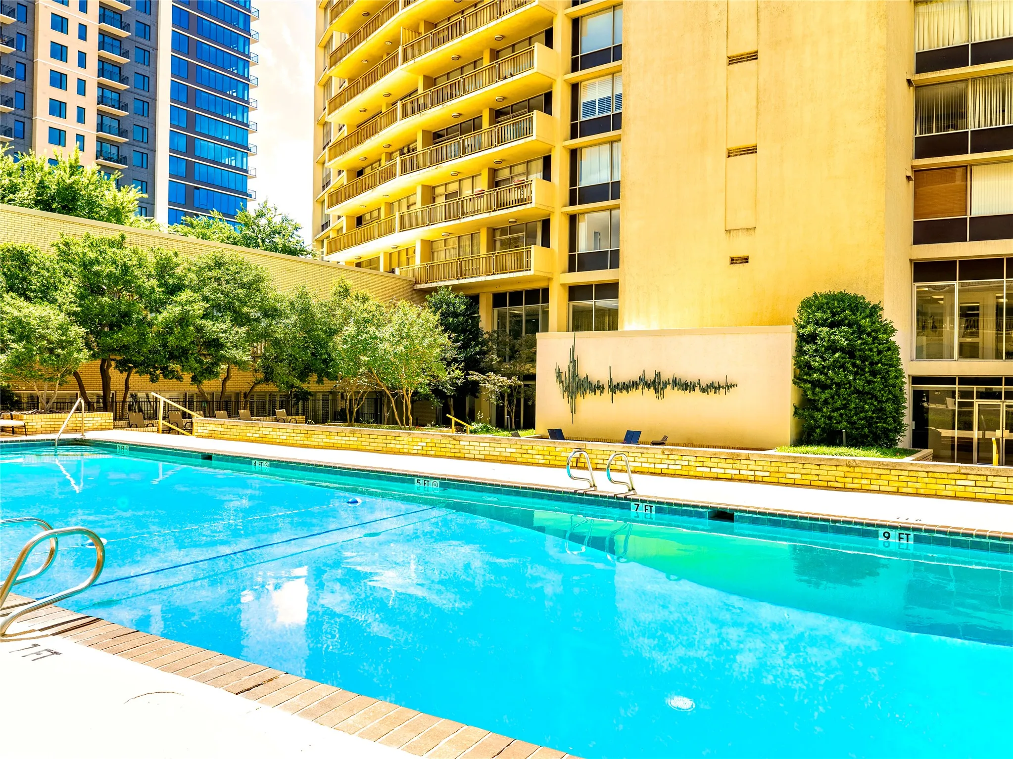 Condominium For Sale in Dallas County , 6211 W Northwest Highway 1501, Dallas, Texas 75225, 3 Bedroom, 2 Bathroom, 2 Garage spaces, 1,673 Sqft, built in 1966, mls#21307974, Real Estate Agent in Dallas, Homes For Sale in Dallas county, Homes For Sale in Dallas, Realtor in Dallas Texas, Real Estate Brokerage Independent Realty Texas, Luminita Cordes Realtor