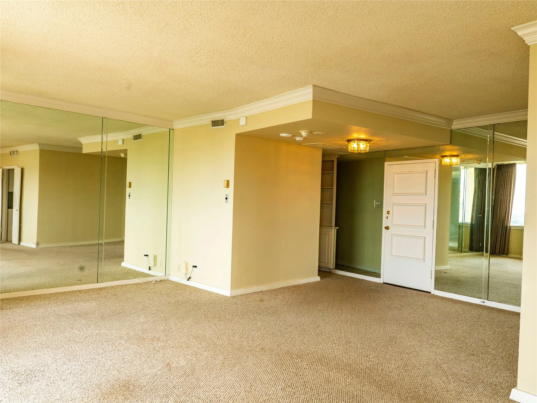 Condominium For Sale in Dallas County , 6211 W Northwest Highway 1501, Dallas, Texas 75225, 3 Bedroom, 2 Bathroom, 2 Garage spaces, 1,673 Sqft, built in 1966, mls#21307974, Real Estate Agent in Dallas, Homes For Sale in Dallas county, Homes For Sale in Dallas, Realtor in Dallas Texas, Real Estate Brokerage Independent Realty Texas, Luminita Cordes Realtor