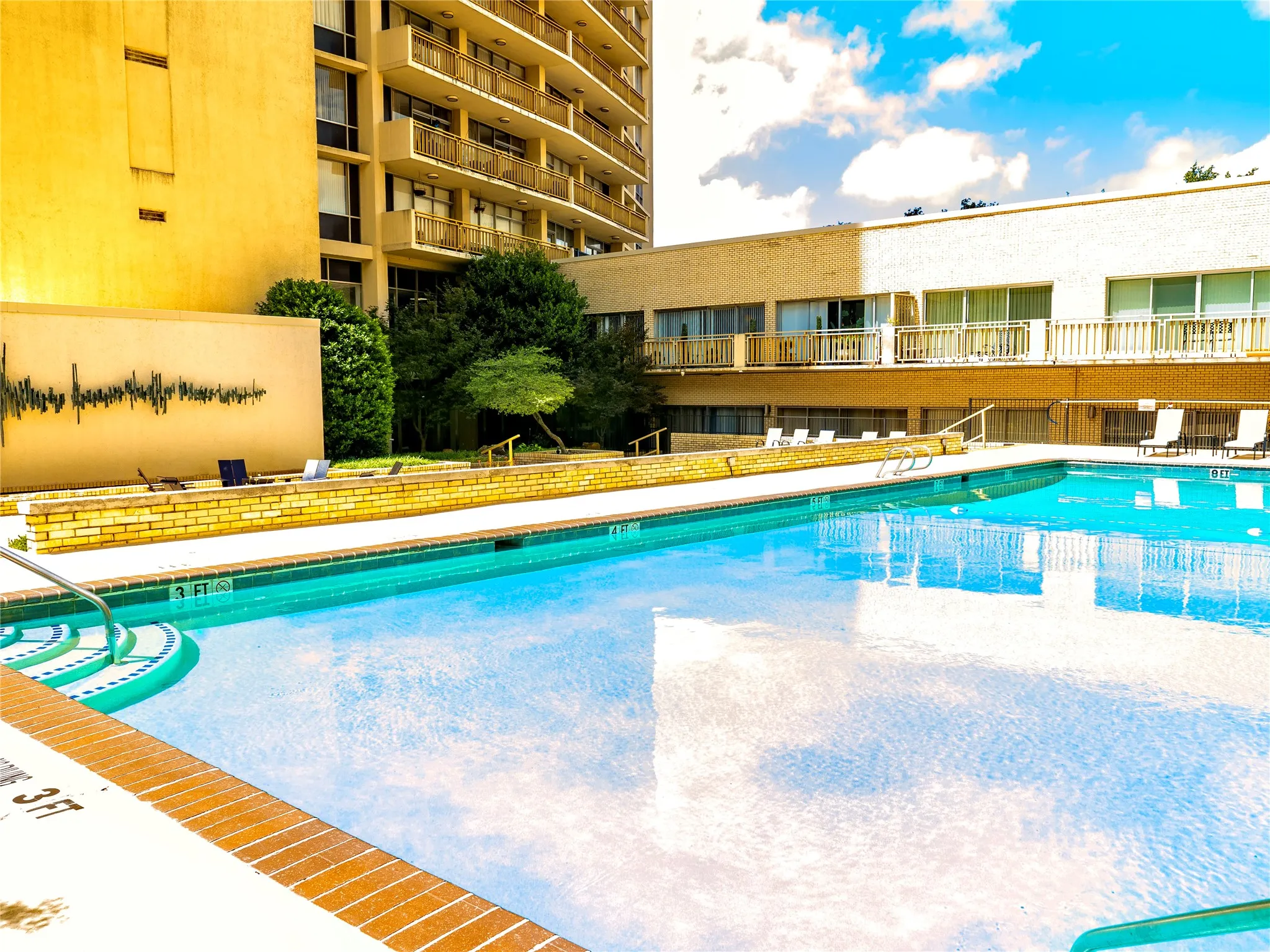 Condominium For Sale in Dallas County , 6211 W Northwest Highway 1501, Dallas, Texas 75225, 3 Bedroom, 2 Bathroom, 2 Garage spaces, 1,673 Sqft, built in 1966, mls#21307974, Real Estate Agent in Dallas, Homes For Sale in Dallas county, Homes For Sale in Dallas, Realtor in Dallas Texas, Real Estate Brokerage Independent Realty Texas, Luminita Cordes Realtor