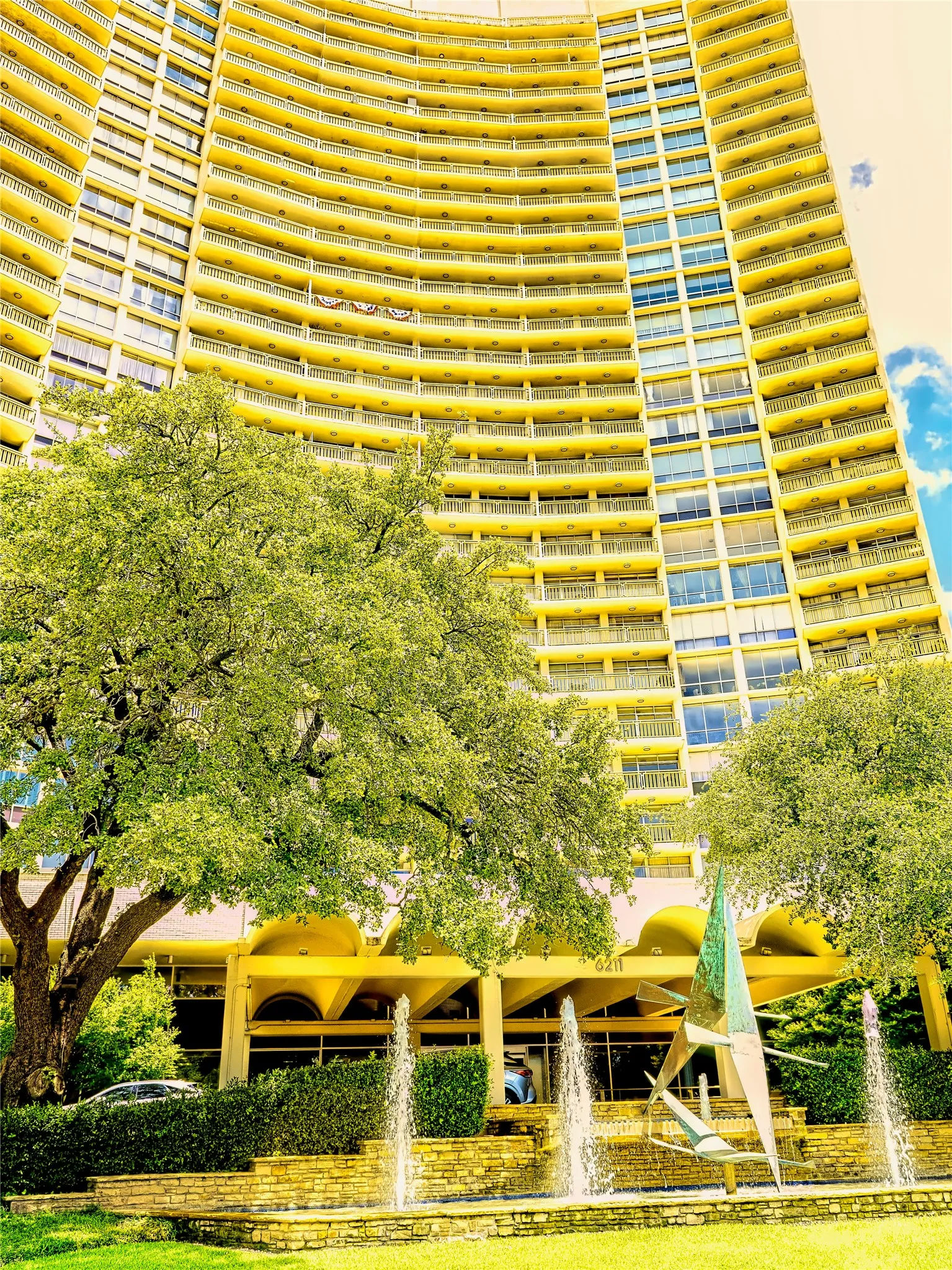 Condominium For Sale in Dallas County , 6211 W Northwest Highway 1501, Dallas, Texas 75225, 3 Bedroom, 2 Bathroom, 2 Garage spaces, 1,673 Sqft, built in 1966, mls#21307974, Real Estate Agent in Dallas, Homes For Sale in Dallas county, Homes For Sale in Dallas, Realtor in Dallas Texas, Real Estate Brokerage Independent Realty Texas, Luminita Cordes Realtor