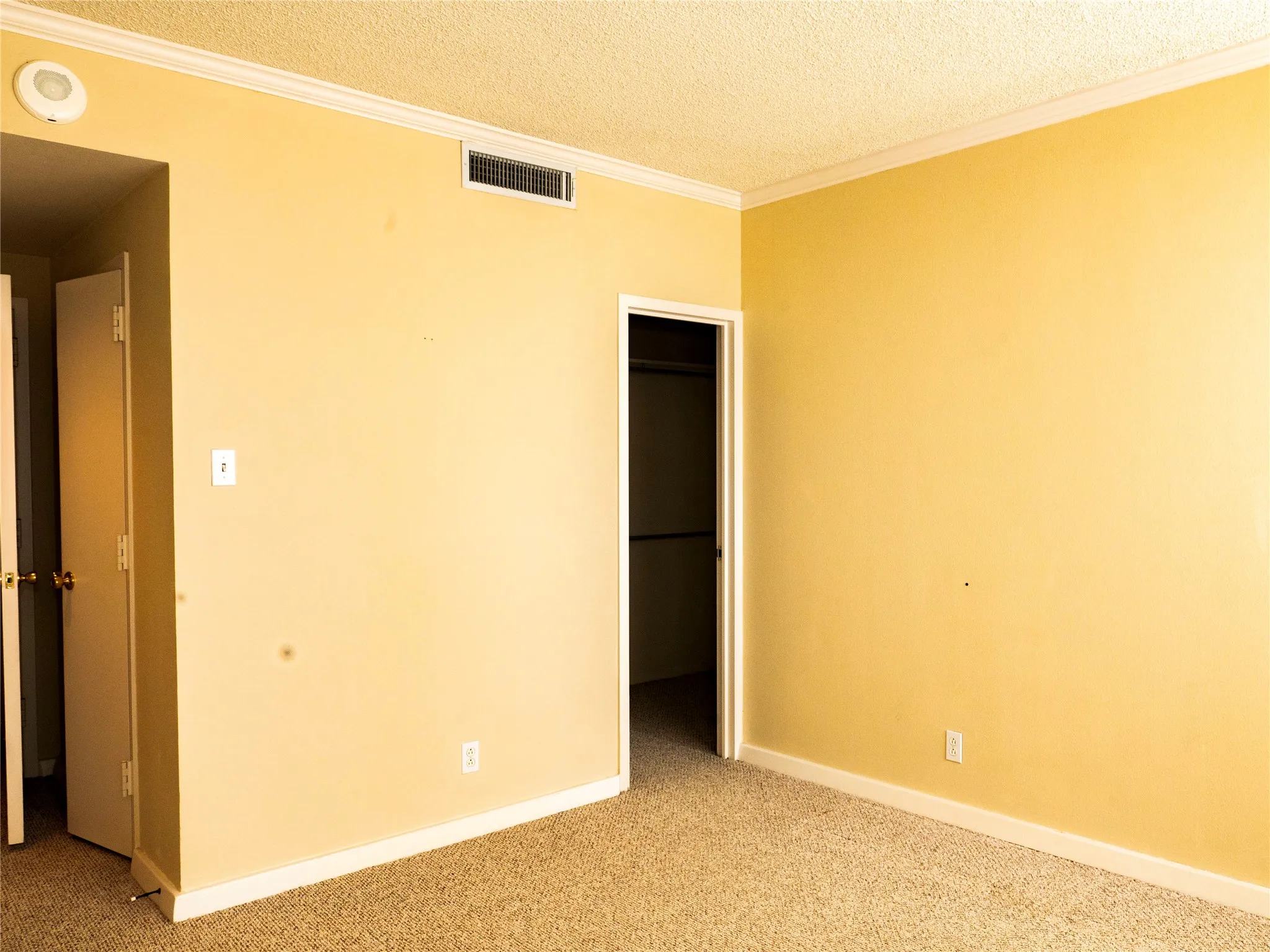Condominium For Sale in Dallas County , 6211 W Northwest Highway 1501, Dallas, Texas 75225, 3 Bedroom, 2 Bathroom, 2 Garage spaces, 1,673 Sqft, built in 1966, mls#21307974, Real Estate Agent in Dallas, Homes For Sale in Dallas county, Homes For Sale in Dallas, Realtor in Dallas Texas, Real Estate Brokerage Independent Realty Texas, Luminita Cordes Realtor