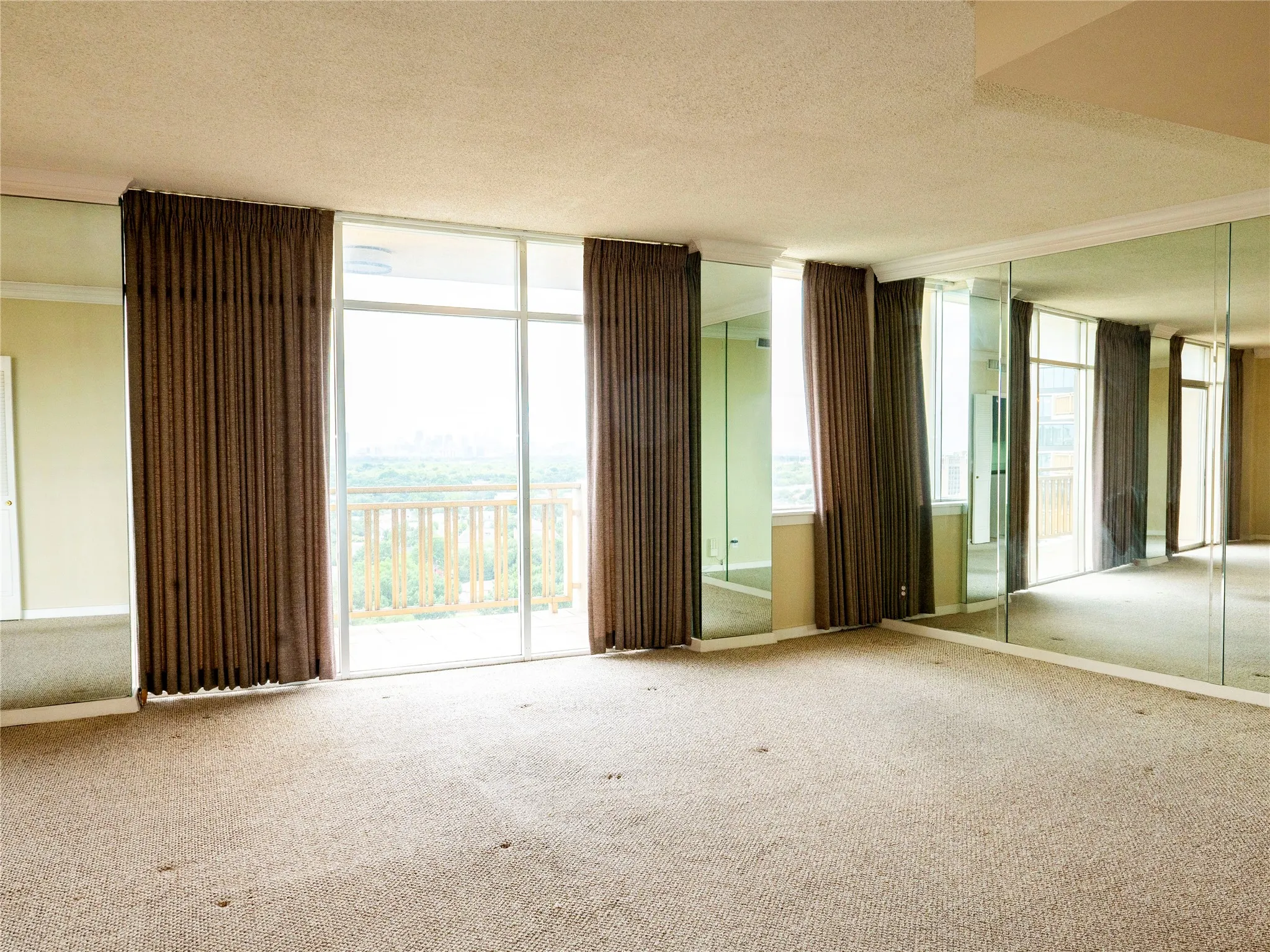 Condominium For Sale in Dallas County , 6211 W Northwest Highway 1501, Dallas, Texas 75225, 3 Bedroom, 2 Bathroom, 2 Garage spaces, 1,673 Sqft, built in 1966, mls#21307974, Real Estate Agent in Dallas, Homes For Sale in Dallas county, Homes For Sale in Dallas, Realtor in Dallas Texas, Real Estate Brokerage Independent Realty Texas, Luminita Cordes Realtor