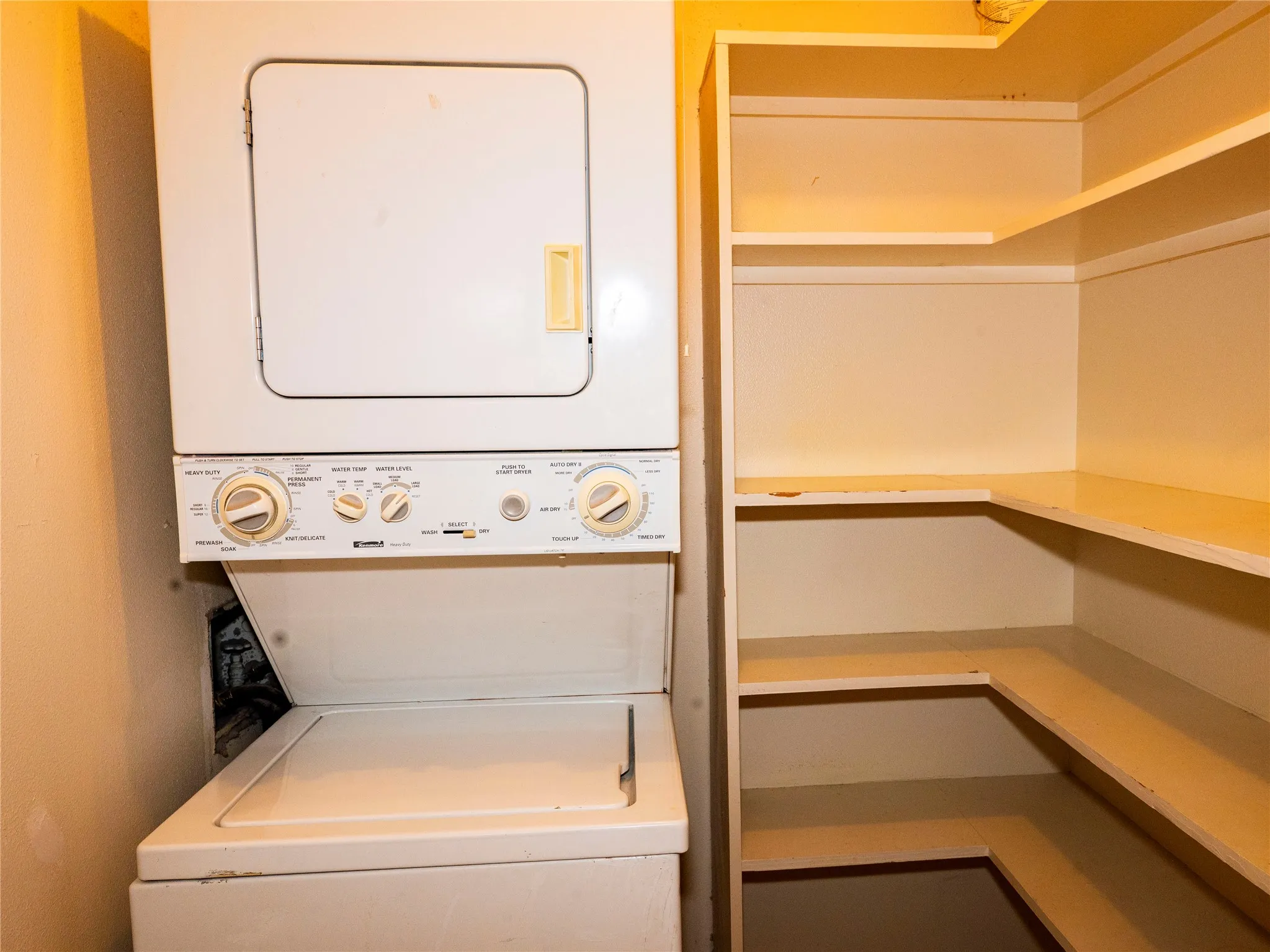 Condominium For Sale in Dallas County , 6211 W Northwest Highway 1501, Dallas, Texas 75225, 3 Bedroom, 2 Bathroom, 2 Garage spaces, 1,673 Sqft, built in 1966, mls#21307974, Real Estate Agent in Dallas, Homes For Sale in Dallas county, Homes For Sale in Dallas, Realtor in Dallas Texas, Real Estate Brokerage Independent Realty Texas, Luminita Cordes Realtor