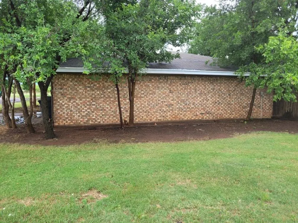 Single Family Residence For Sale in Wichita County , 115 S Crescent Drive, Electra, Texas 76360, 3 Bedroom, 2 Bathroom, 1 Garage spaces, 1,928 Sqft, built in 1965, mls#21308092, Real Estate Agent in Electra, Homes For Sale in Wichita county, Homes For Sale in Electra, Realtor in Electra Texas, Real Estate Brokerage Independent Realty Texas, Luminita Cordes Realtor