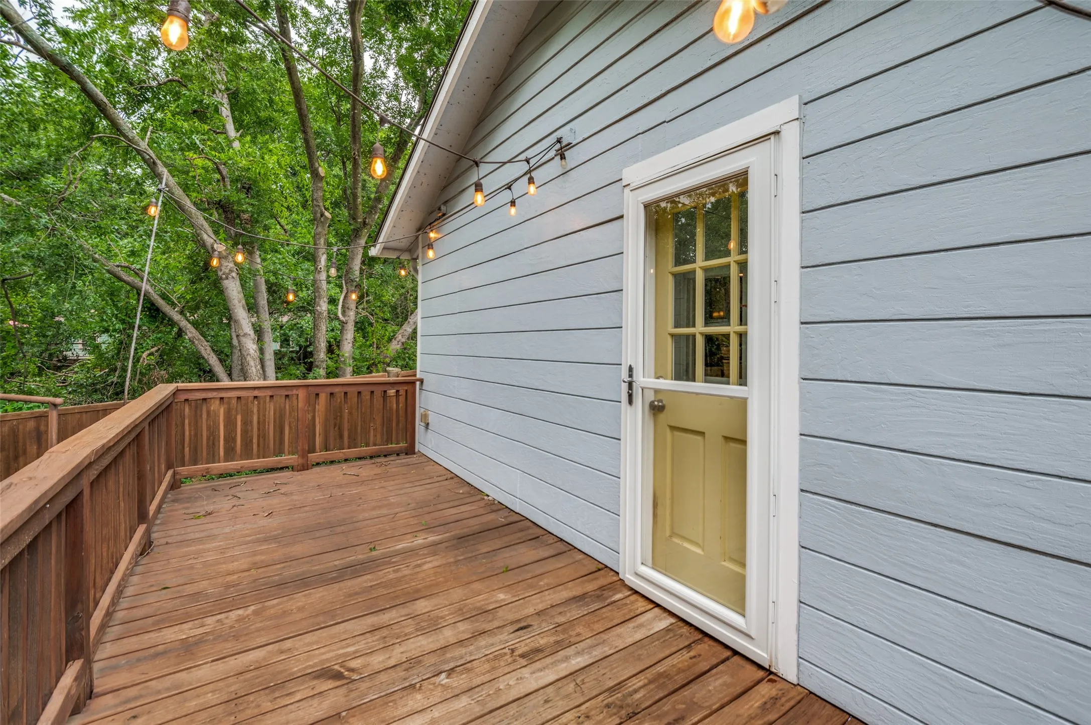 ALL THE THINGS HAPPEN ON THIS DECK