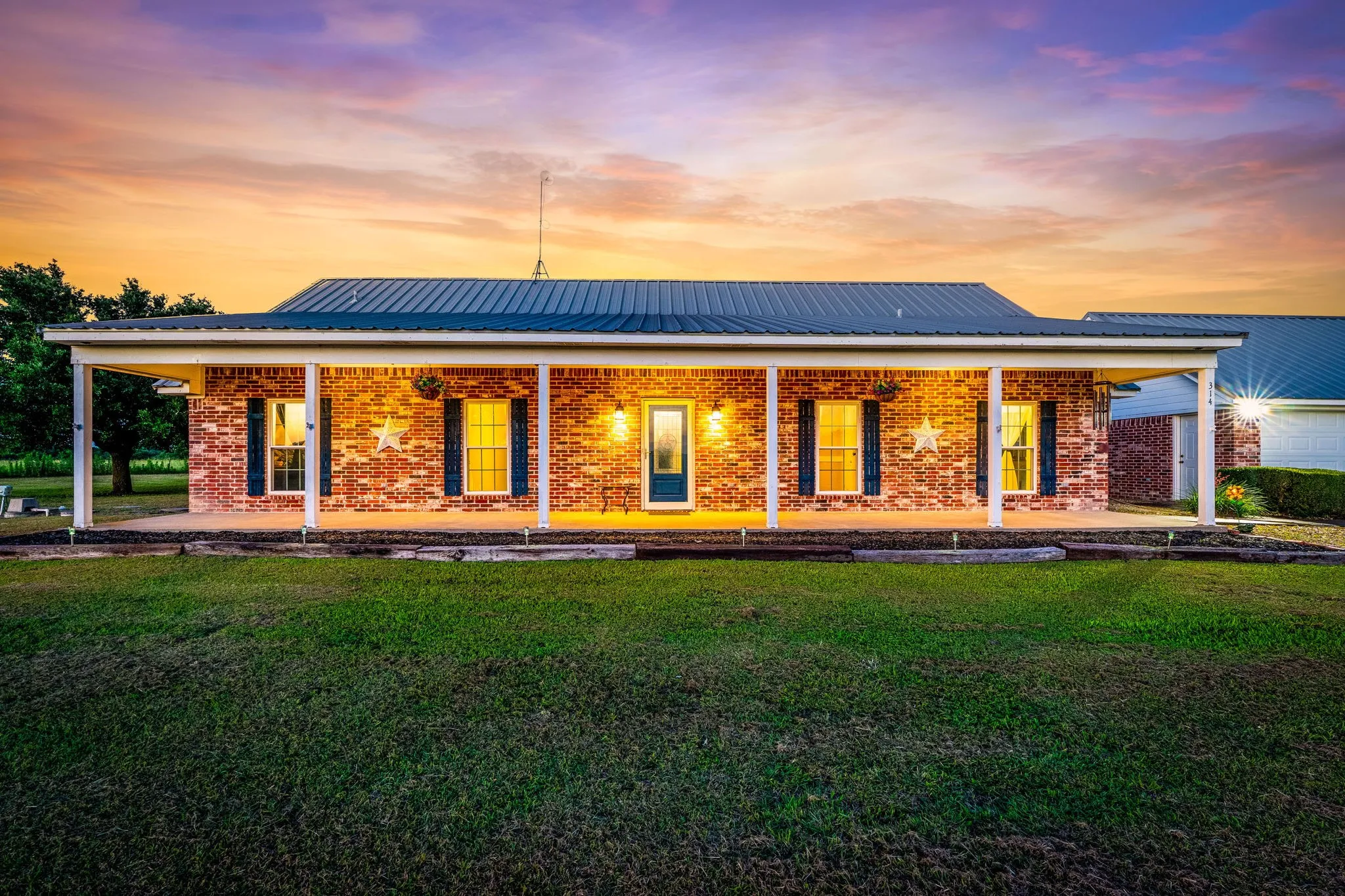 Single Family Residence For Sale in Mc Lennan County , 314 Jackson Heights, Lorena, Texas 76655, 4 Bedroom, 2 Bathroom, 3 Garage spaces, 1,952 Sqft, built in 2002, mls#21290327, Real Estate Agent in Lorena, Homes For Sale in Mc Lennan county, Homes For Sale in Lorena, Realtor in Lorena Texas, Real Estate Brokerage Independent Realty Texas, Luminita Cordes Realtor